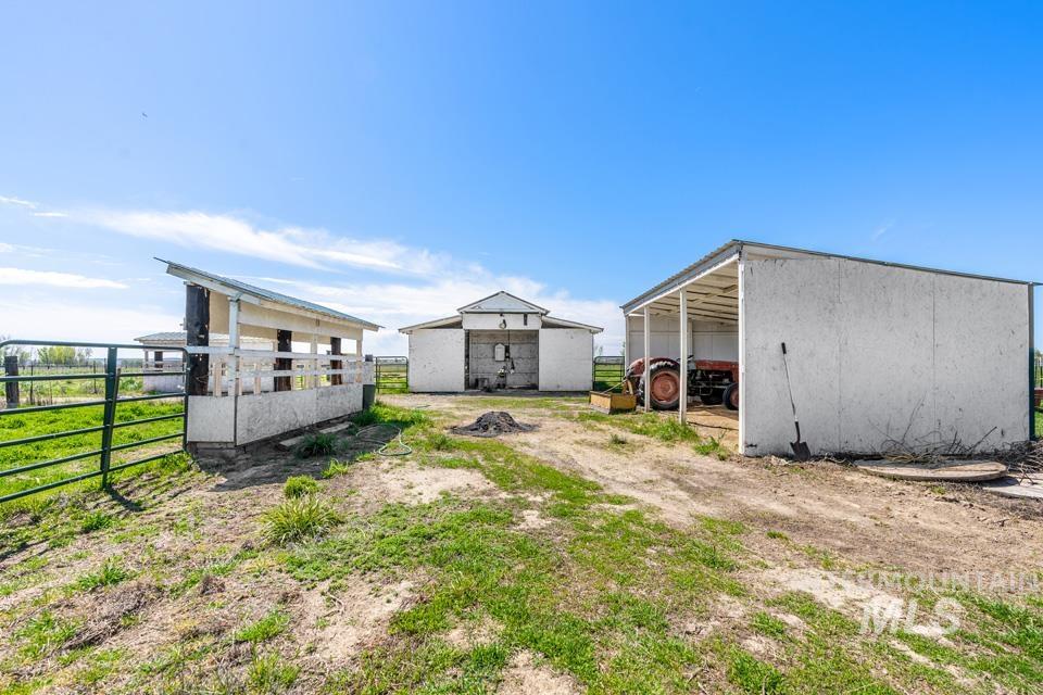 View of yard with an outbuilding
