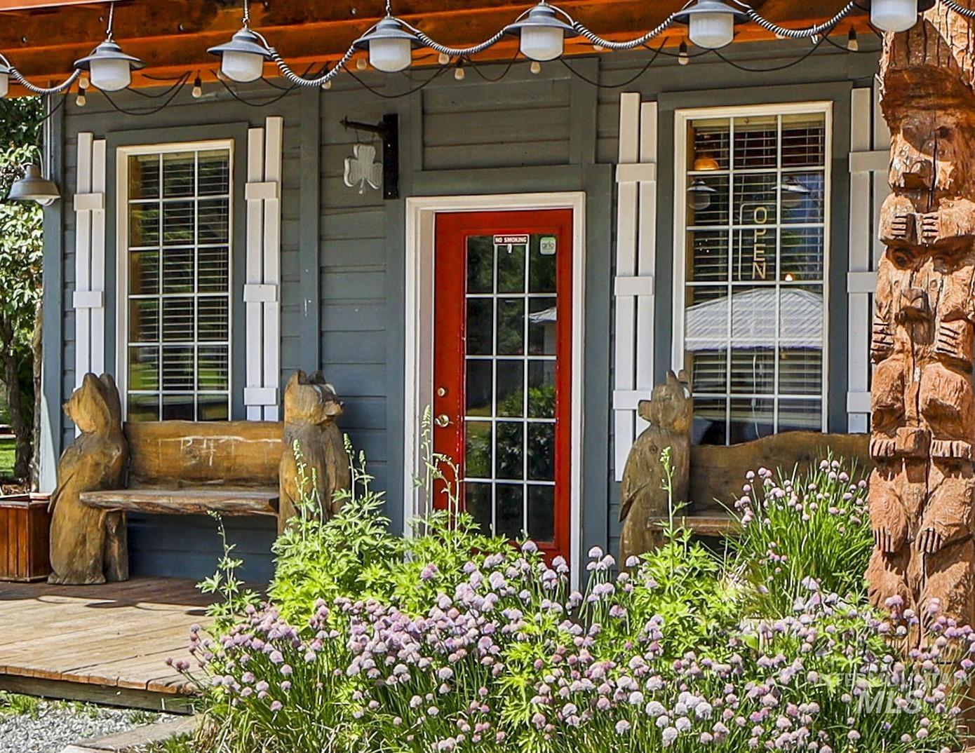 418 Spruce St, Mackay, Idaho 83251, 10 Bedrooms, 5 Rooms, Business/Commercial For Sale, Price $499,999,MLS 98952904