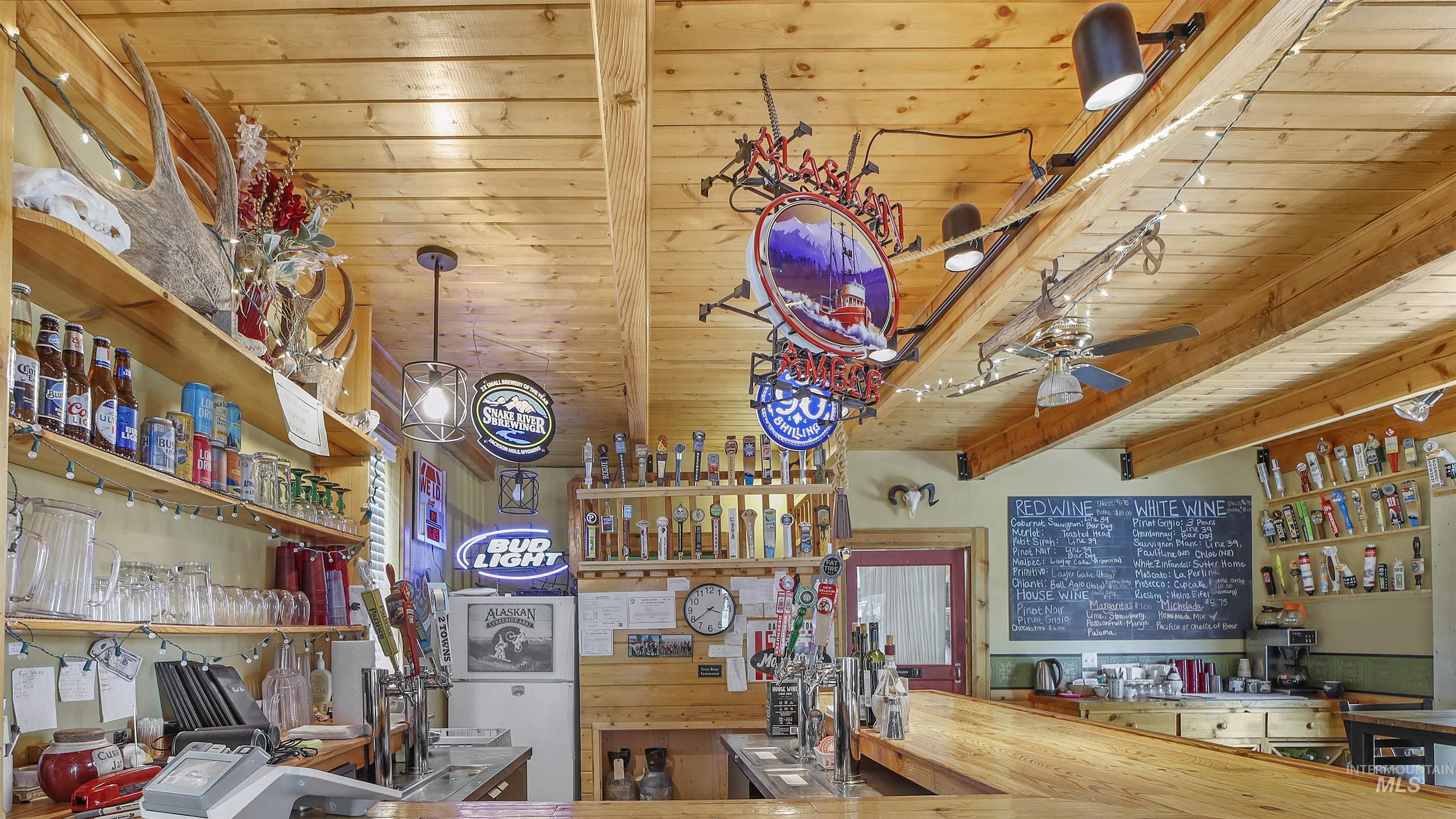 418 Spruce St, Mackay, Idaho 83251, 10 Bedrooms, 5 Rooms, Business/Commercial For Sale, Price $499,999,MLS 98952904