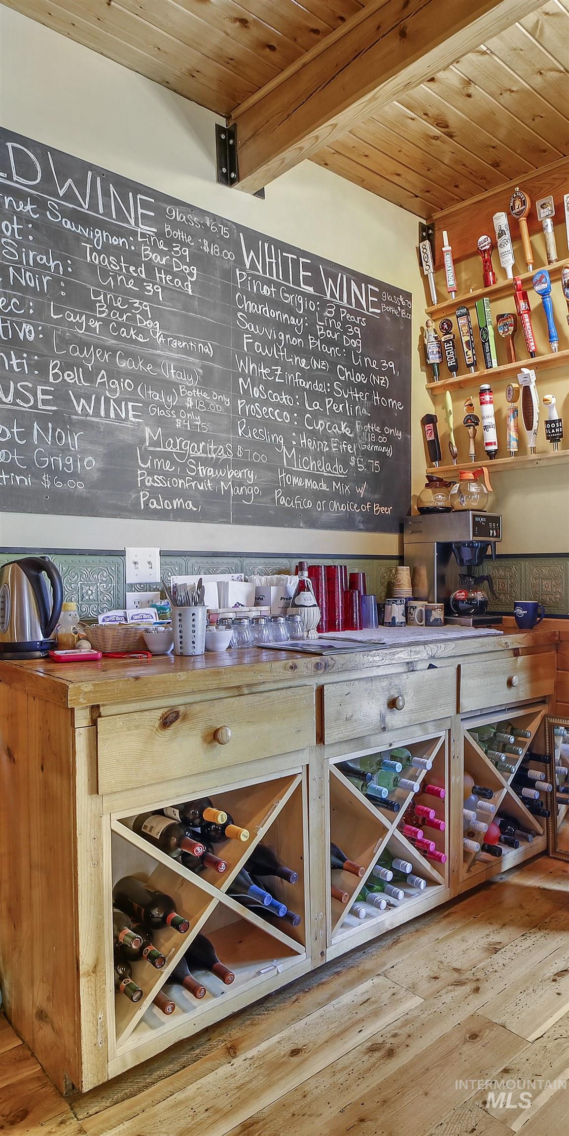 418 Spruce St, Mackay, Idaho 83251, 10 Bedrooms, 5 Rooms, Business/Commercial For Sale, Price $499,999,MLS 98952904