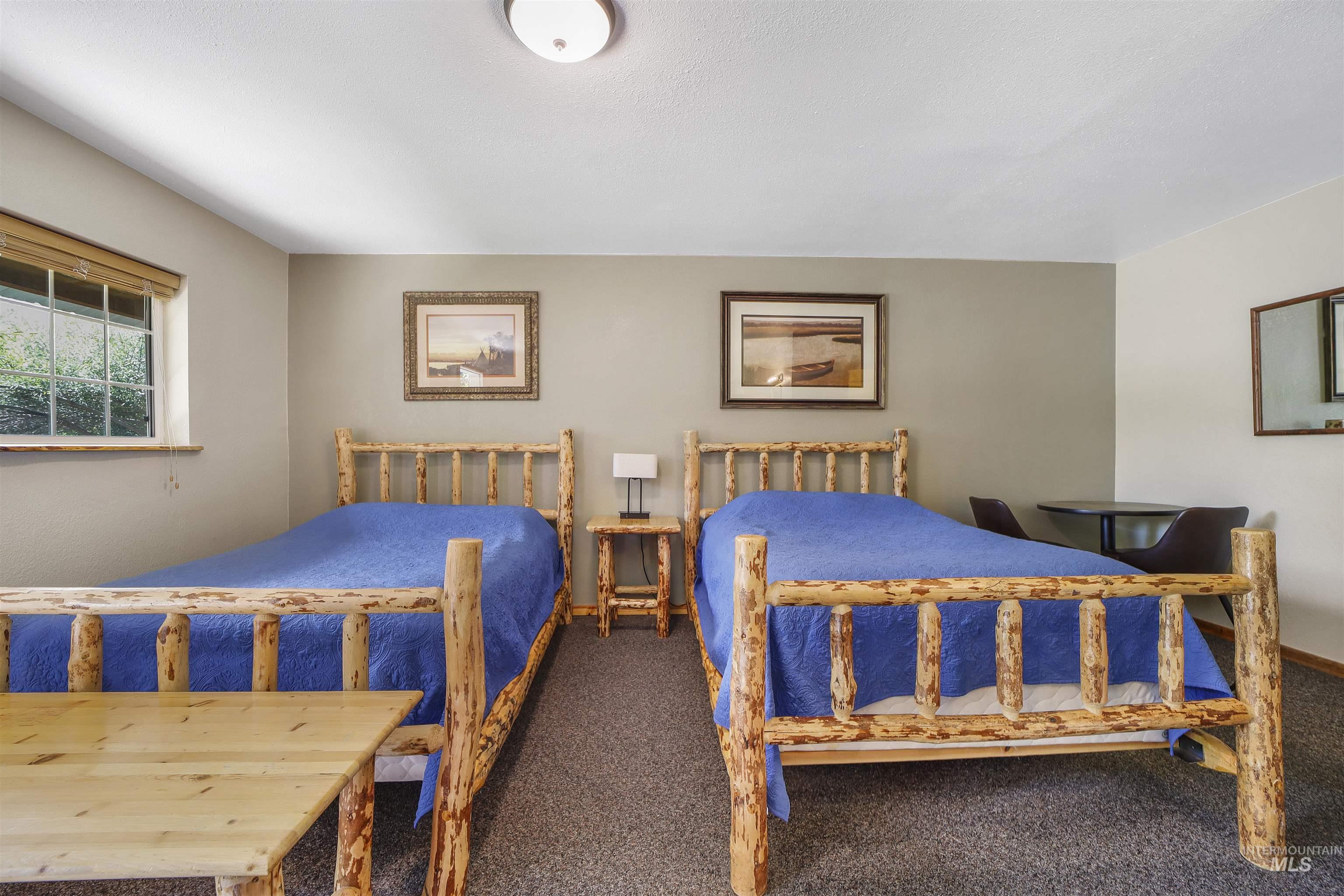 418 Spruce St, Mackay, Idaho 83251, 10 Bedrooms, 5 Rooms, Business/Commercial For Sale, Price $499,999,MLS 98952904