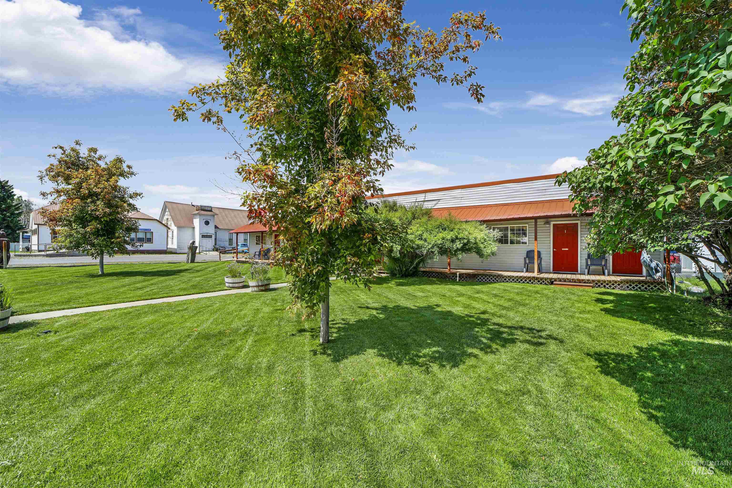 418 Spruce St, Mackay, Idaho 83251, 10 Bedrooms, 5 Rooms, Business/Commercial For Sale, Price $499,999,MLS 98952904