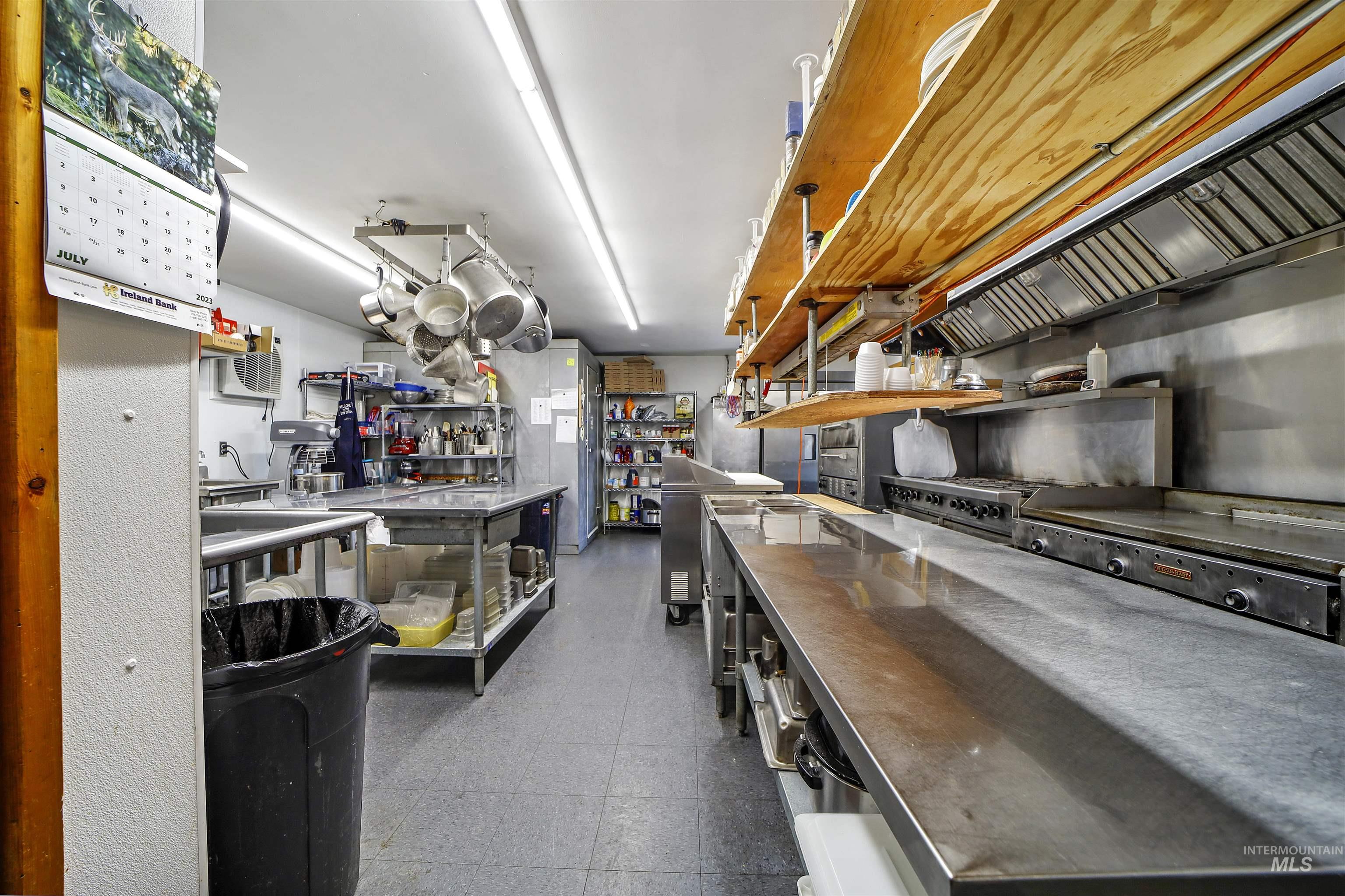 418 Spruce St, Mackay, Idaho 83251, 10 Bedrooms, 5 Rooms, Business/Commercial For Sale, Price $499,999,MLS 98952904