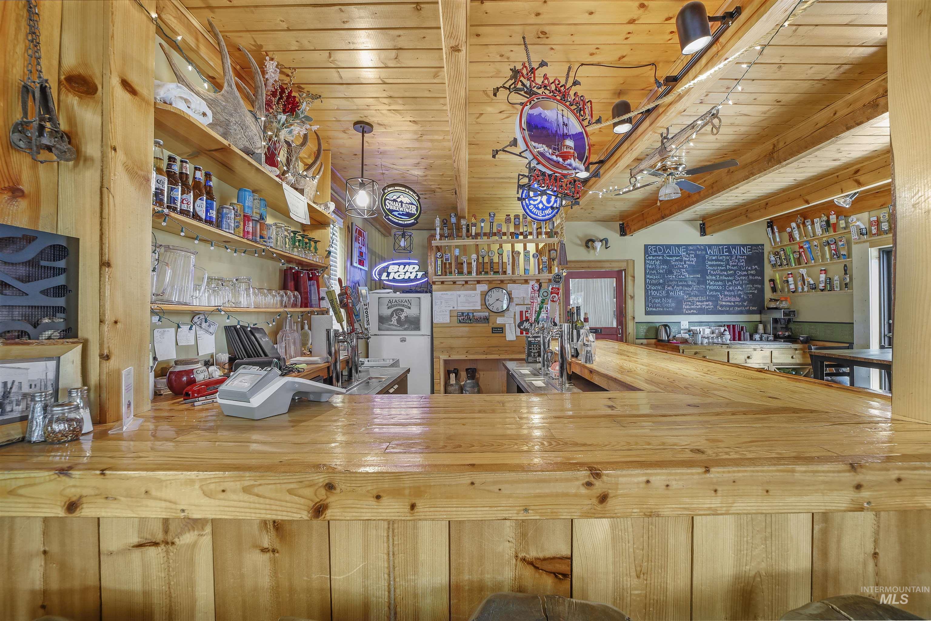 418 Spruce St, Mackay, Idaho 83251, 10 Bedrooms, 5 Rooms, Business/Commercial For Sale, Price $499,999,MLS 98952904