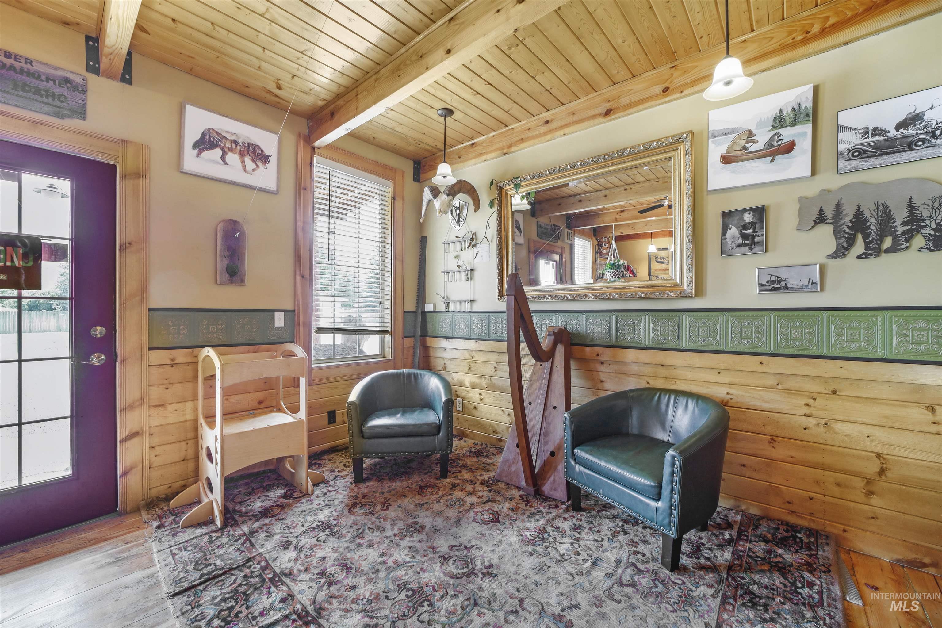 418 Spruce St, Mackay, Idaho 83251, 10 Bedrooms, 5 Rooms, Business/Commercial For Sale, Price $499,999,MLS 98952905