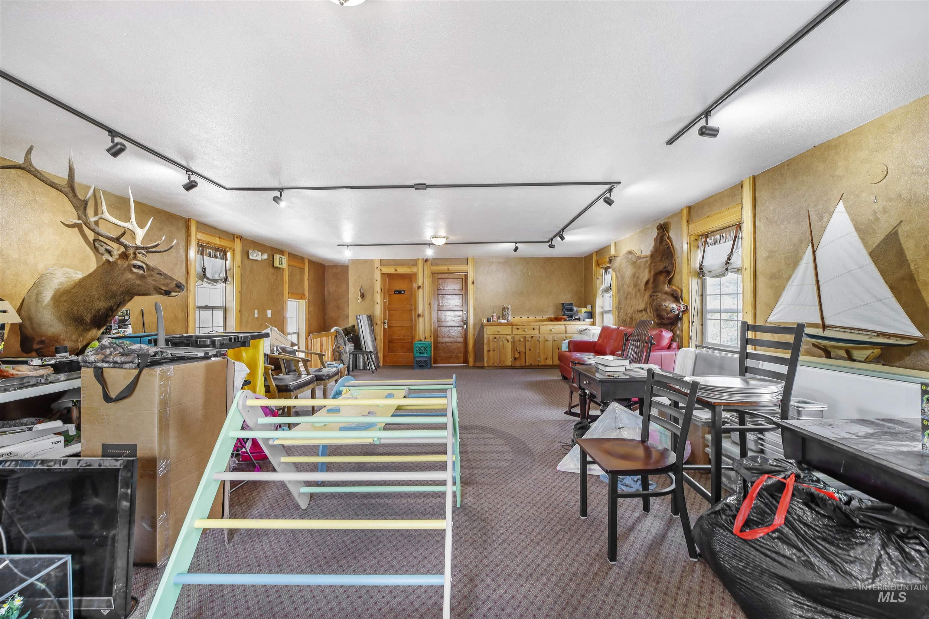 418 Spruce St, Mackay, Idaho 83251, 10 Bedrooms, 5 Rooms, Business/Commercial For Sale, Price $499,999,MLS 98952905