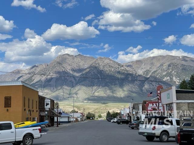 418 Spruce St, Mackay, Idaho 83251, 10 Bedrooms, 5 Rooms, Business/Commercial For Sale, Price $499,999,MLS 98952905