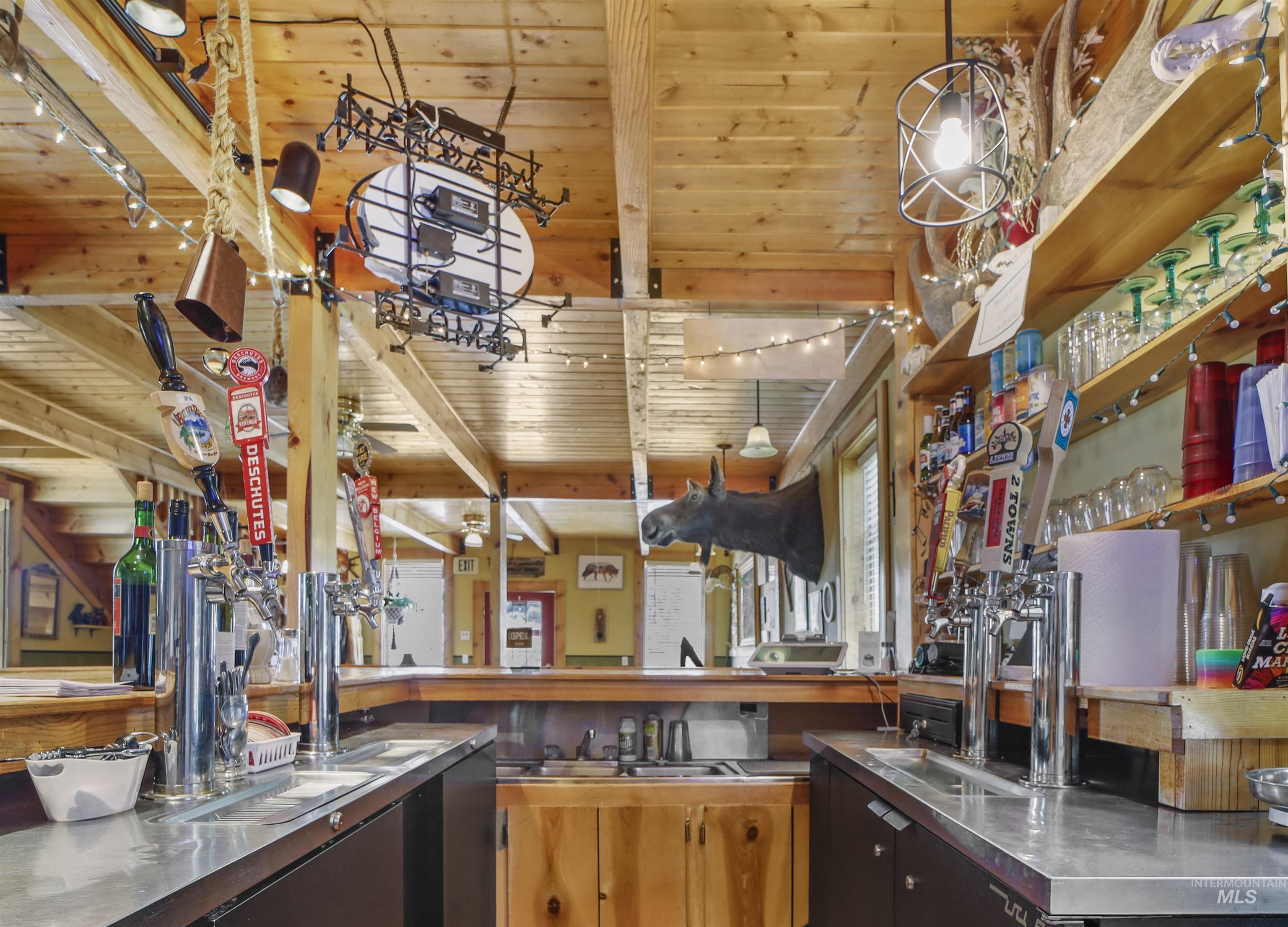 418 Spruce St, Mackay, Idaho 83251, 10 Bedrooms, 5 Rooms, Business/Commercial For Sale, Price $499,999,MLS 98952905