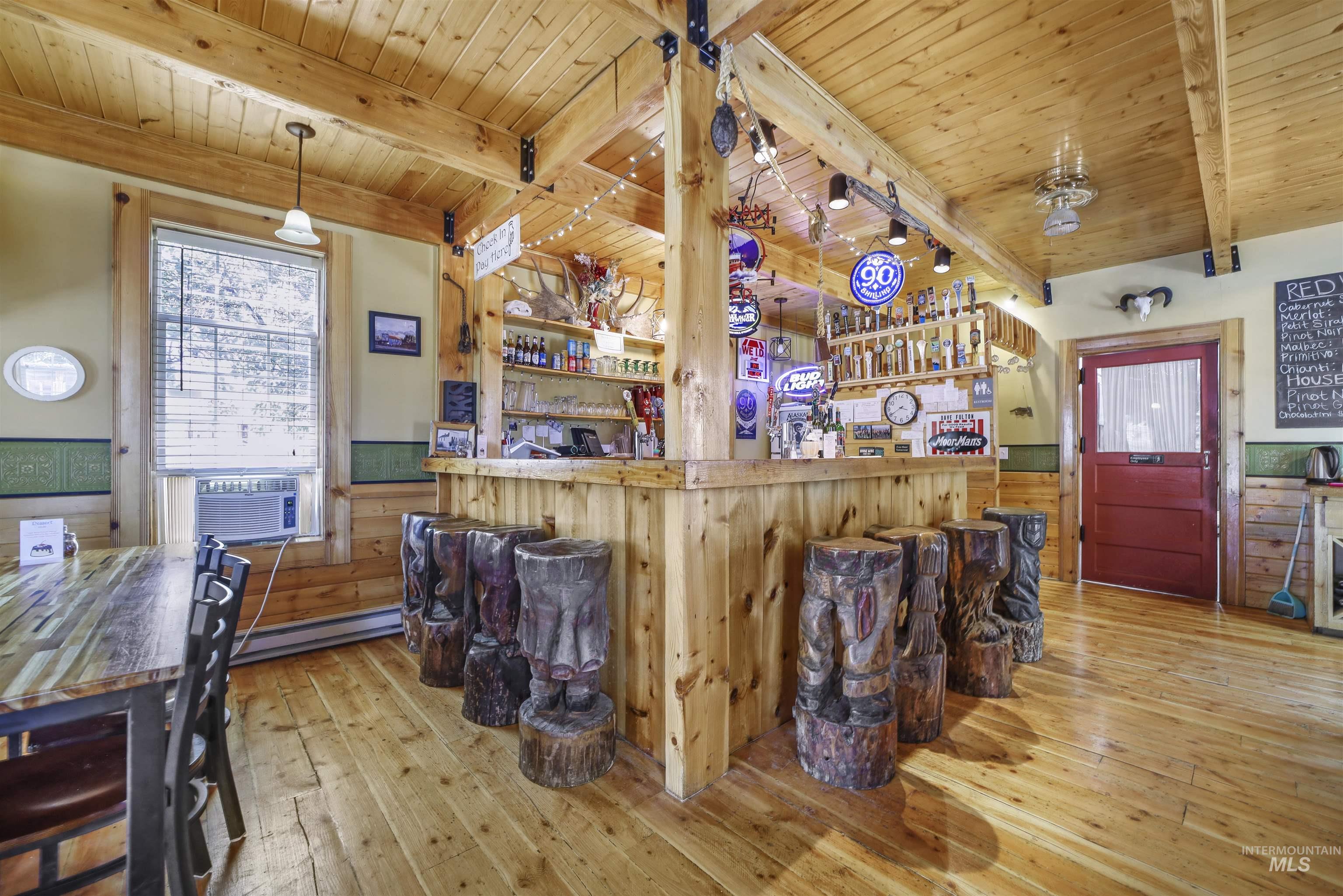 418 Spruce St, Mackay, Idaho 83251, 10 Bedrooms, 5 Rooms, Business/Commercial For Sale, Price $499,999,MLS 98952905