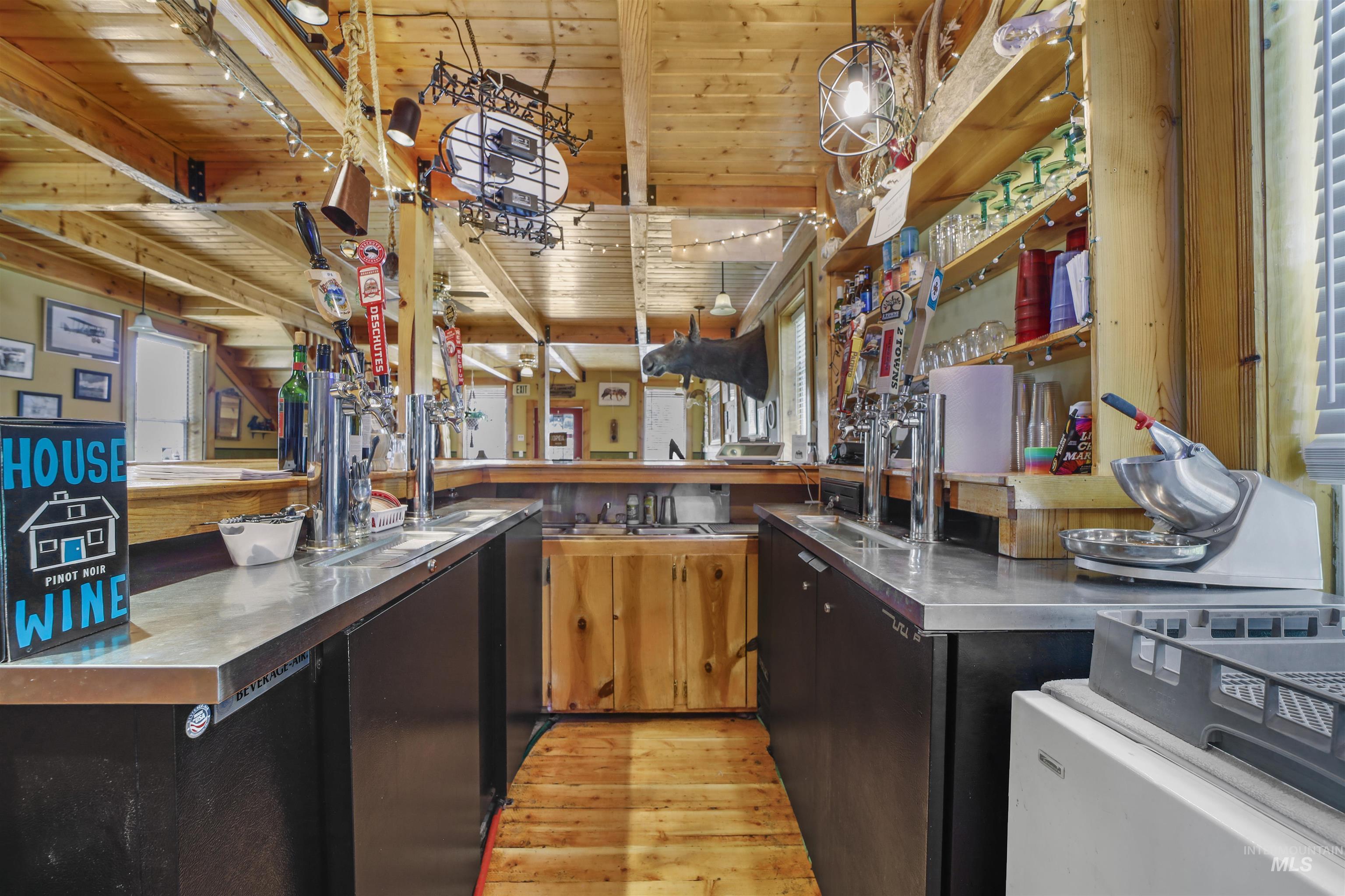 418 Spruce St, Mackay, Idaho 83251, 10 Bedrooms, 5 Rooms, Business/Commercial For Sale, Price $499,999,MLS 98952905