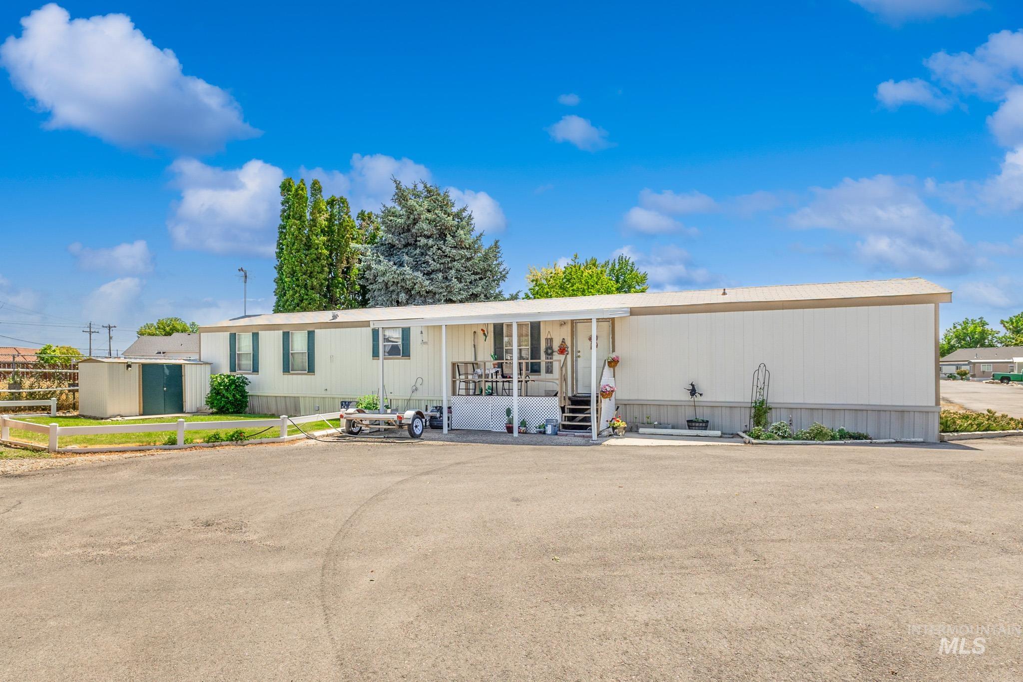 1401 N Midland, Nampa, Idaho 83651, 3 Bedrooms, 2 Bathrooms, Residential For Sale, Price $99,900, 98952912