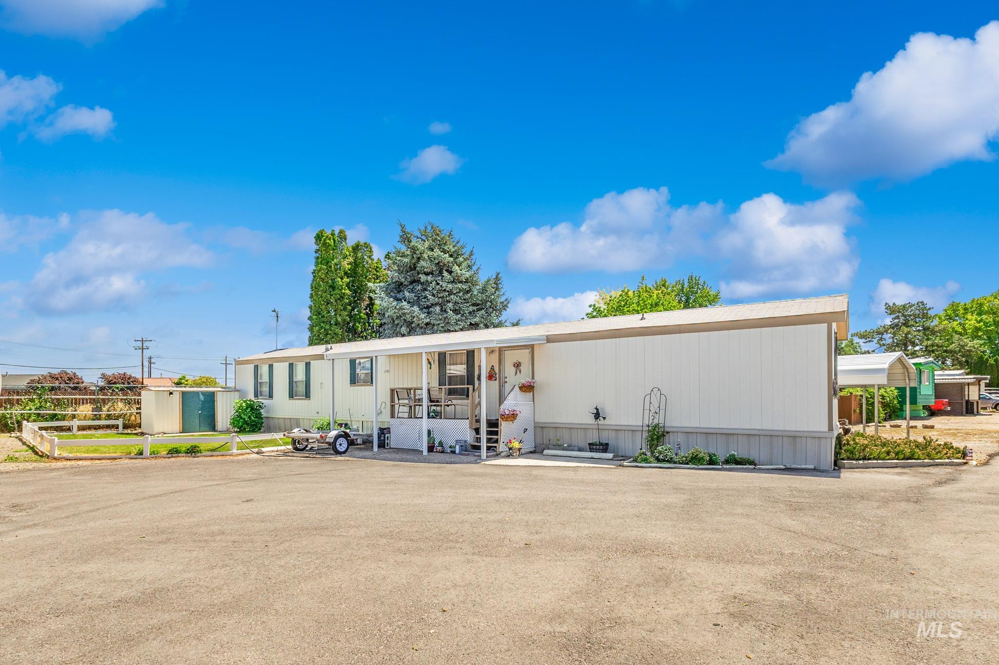 1401 N Midland, Nampa, Idaho 83651, 3 Bedrooms, 2 Bathrooms, Residential For Sale, Price $99,900, 98952912