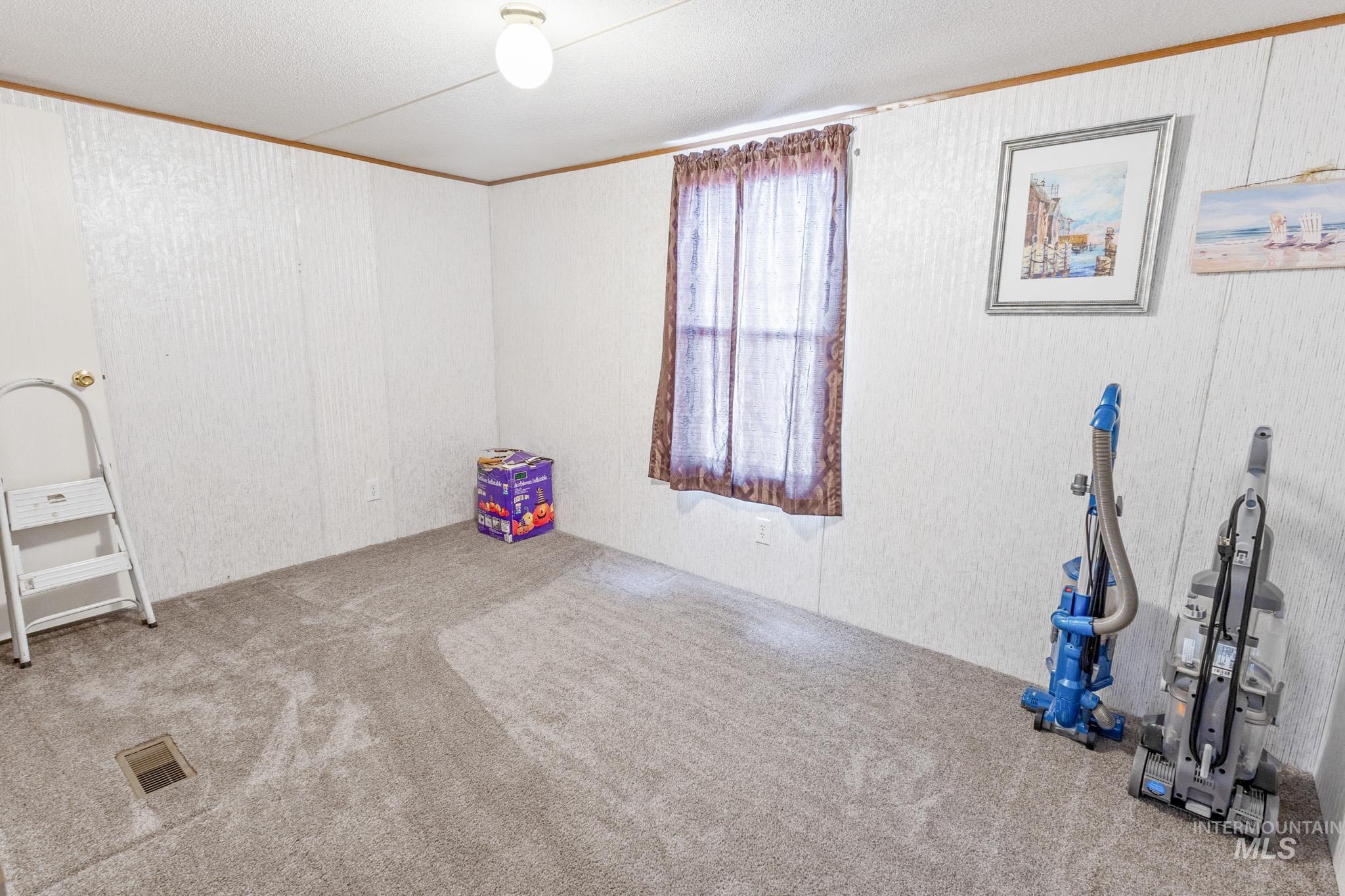 1401 N Midland, Nampa, Idaho 83651, 3 Bedrooms, 2 Bathrooms, Residential For Sale, Price $99,900, 98952912