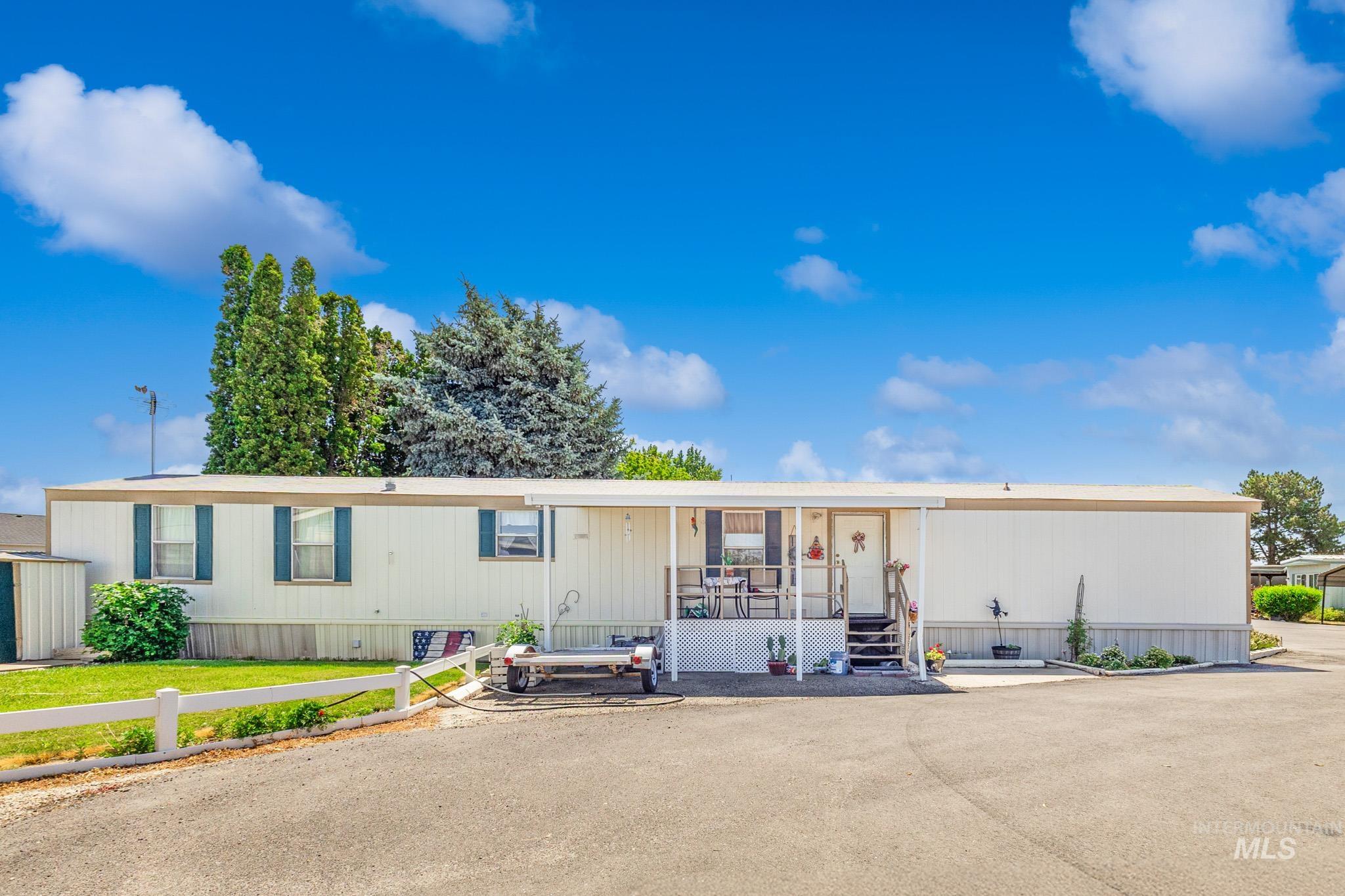 1401 N Midland, Nampa, Idaho 83651, 3 Bedrooms, 2 Bathrooms, Residential For Sale, Price $99,900, 98952912