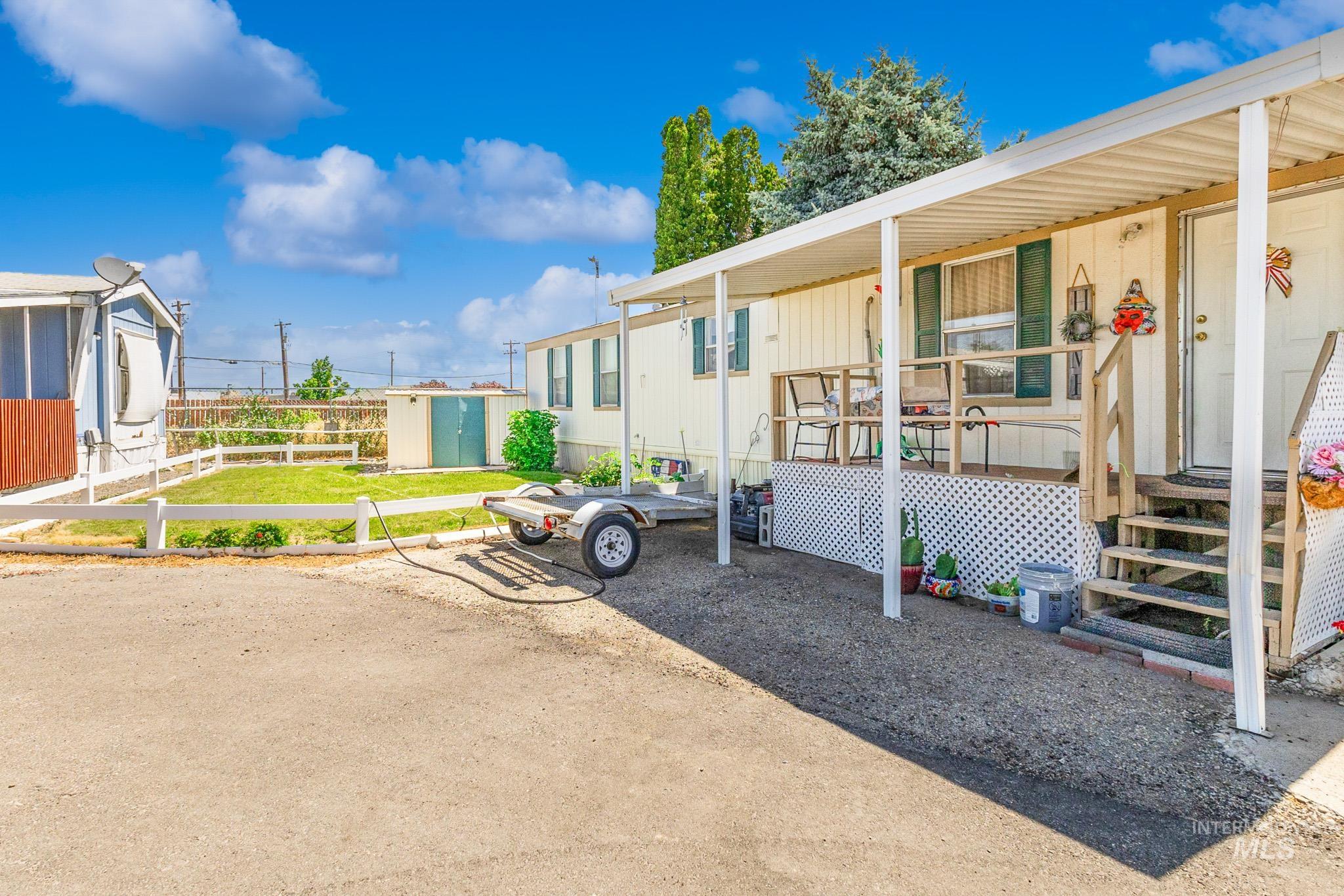 1401 N Midland, Nampa, Idaho 83651, 3 Bedrooms, 2 Bathrooms, Residential For Sale, Price $99,900, 98952912