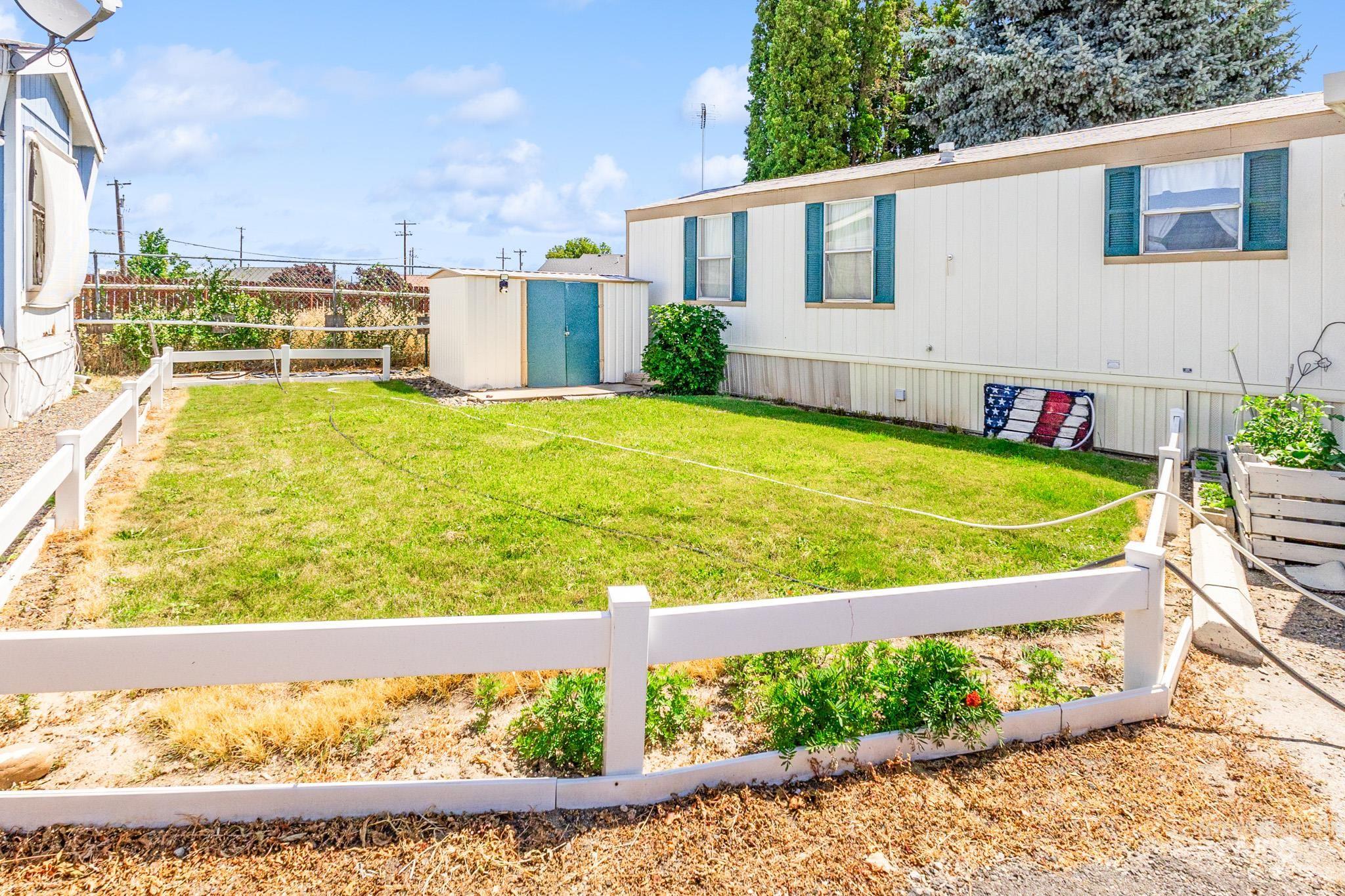 1401 N Midland, Nampa, Idaho 83651, 3 Bedrooms, 2 Bathrooms, Residential For Sale, Price $99,900, 98952912