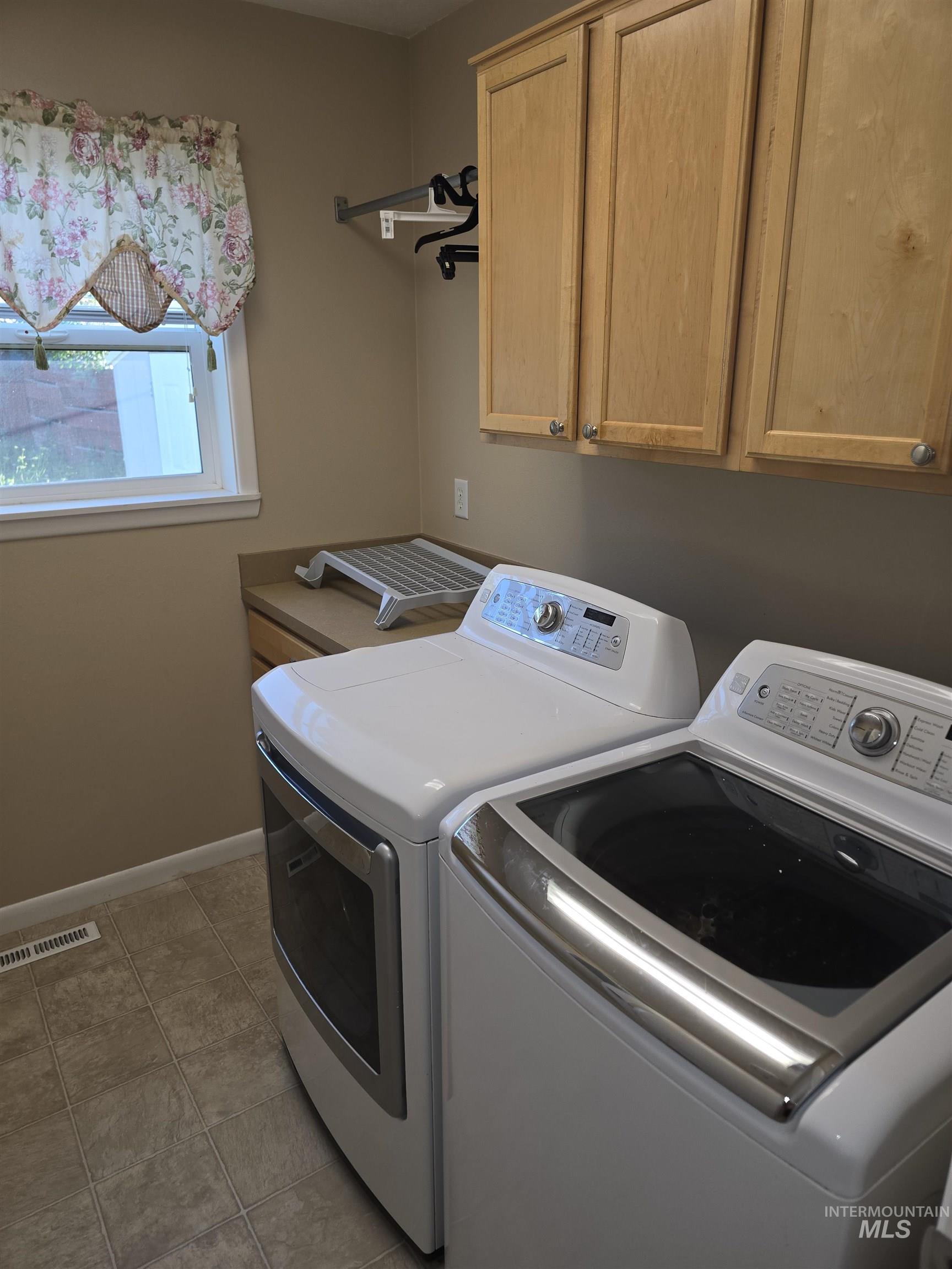 1818 Granada, Twin Falls, Idaho 83301, 5 Bedrooms, 2.5 Bathrooms, Residential For Sale, Price $395,000, 98952929