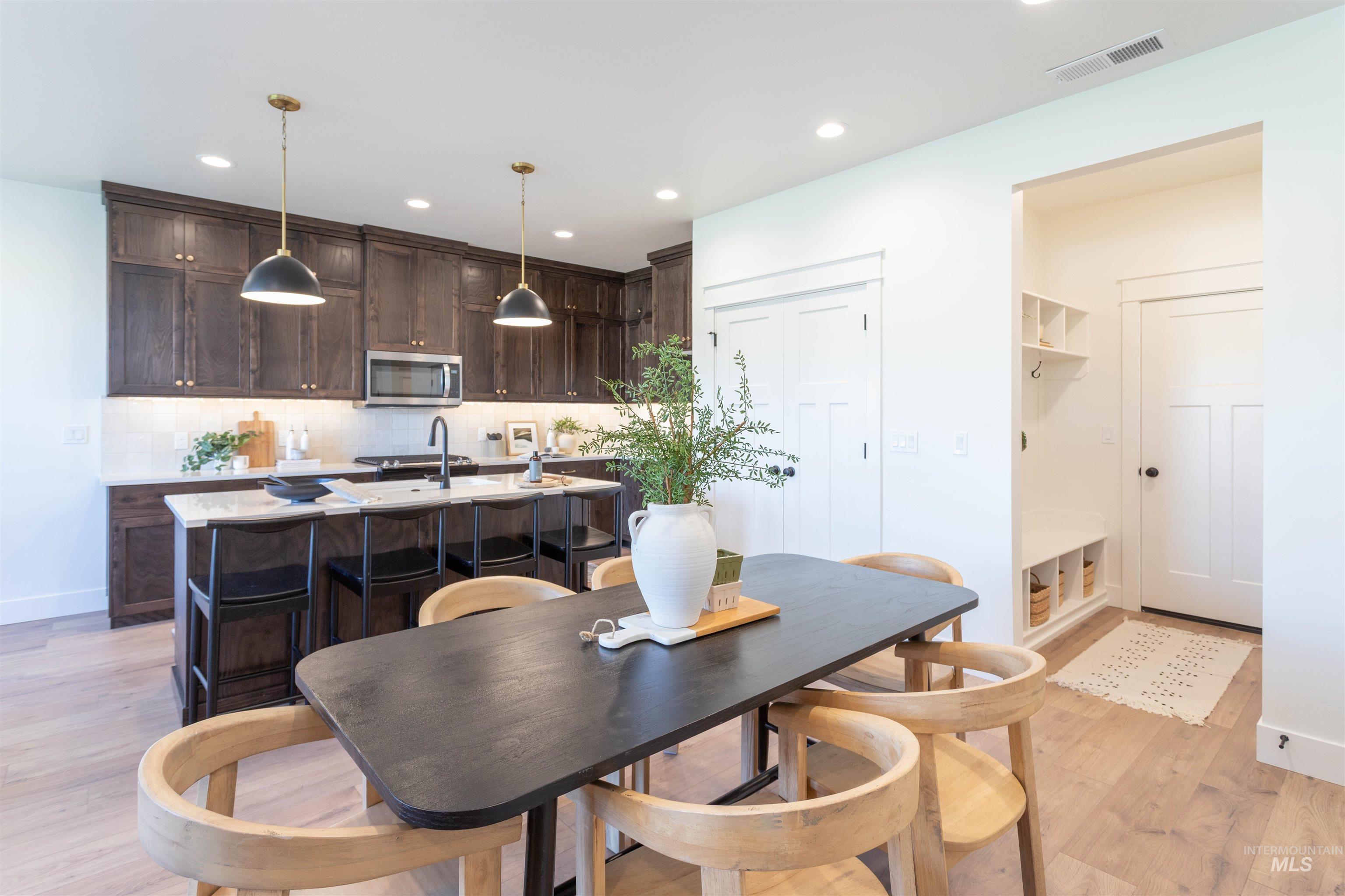 6186 N Holly Springs Ln, Eagle, Idaho 83616, 3 Bedrooms, 2.5 Bathrooms, Residential For Sale, Price $449,900,MLS 98952933