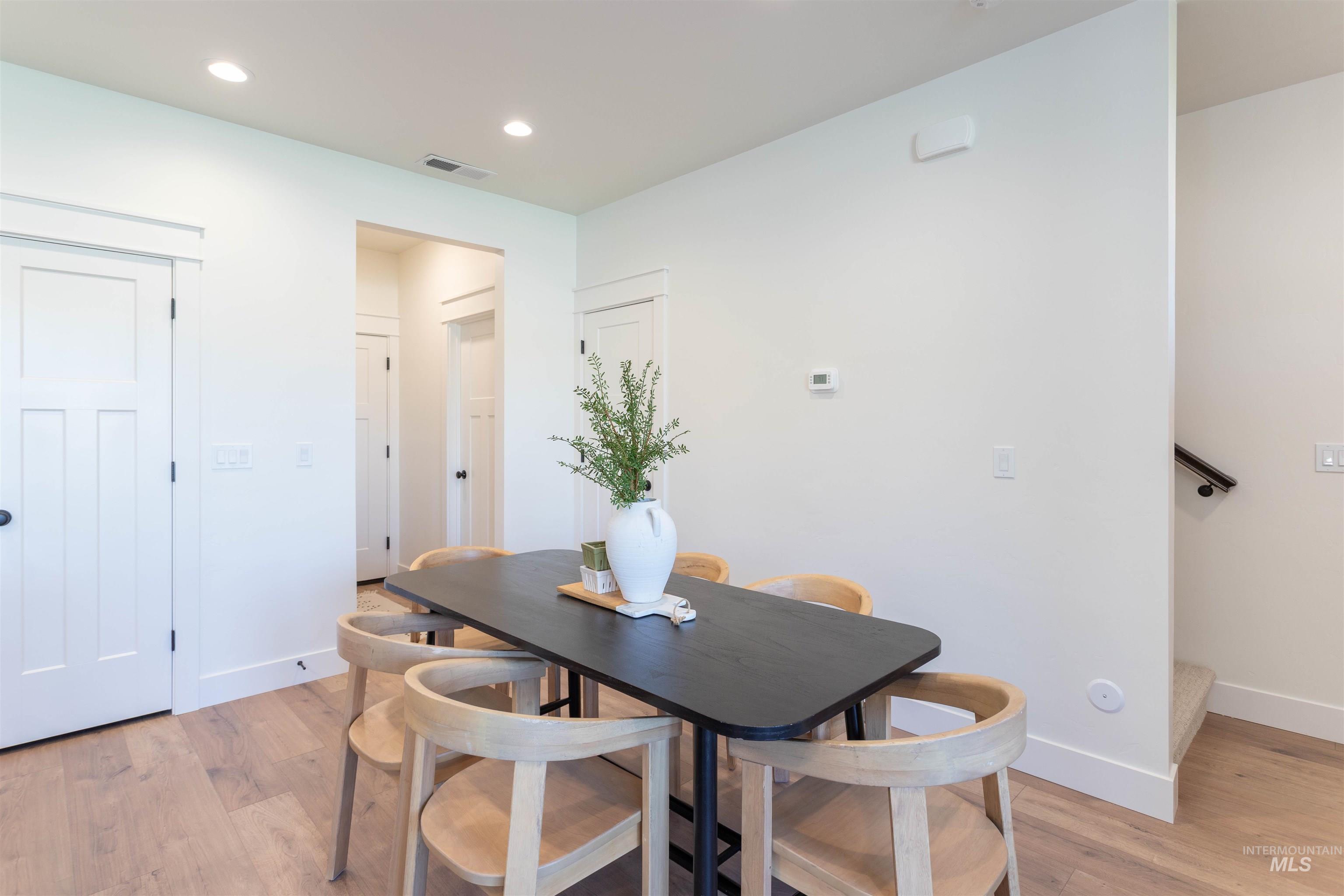 6186 N Holly Springs Ln, Eagle, Idaho 83616, 3 Bedrooms, 2.5 Bathrooms, Residential For Sale, Price $449,900,MLS 98952933