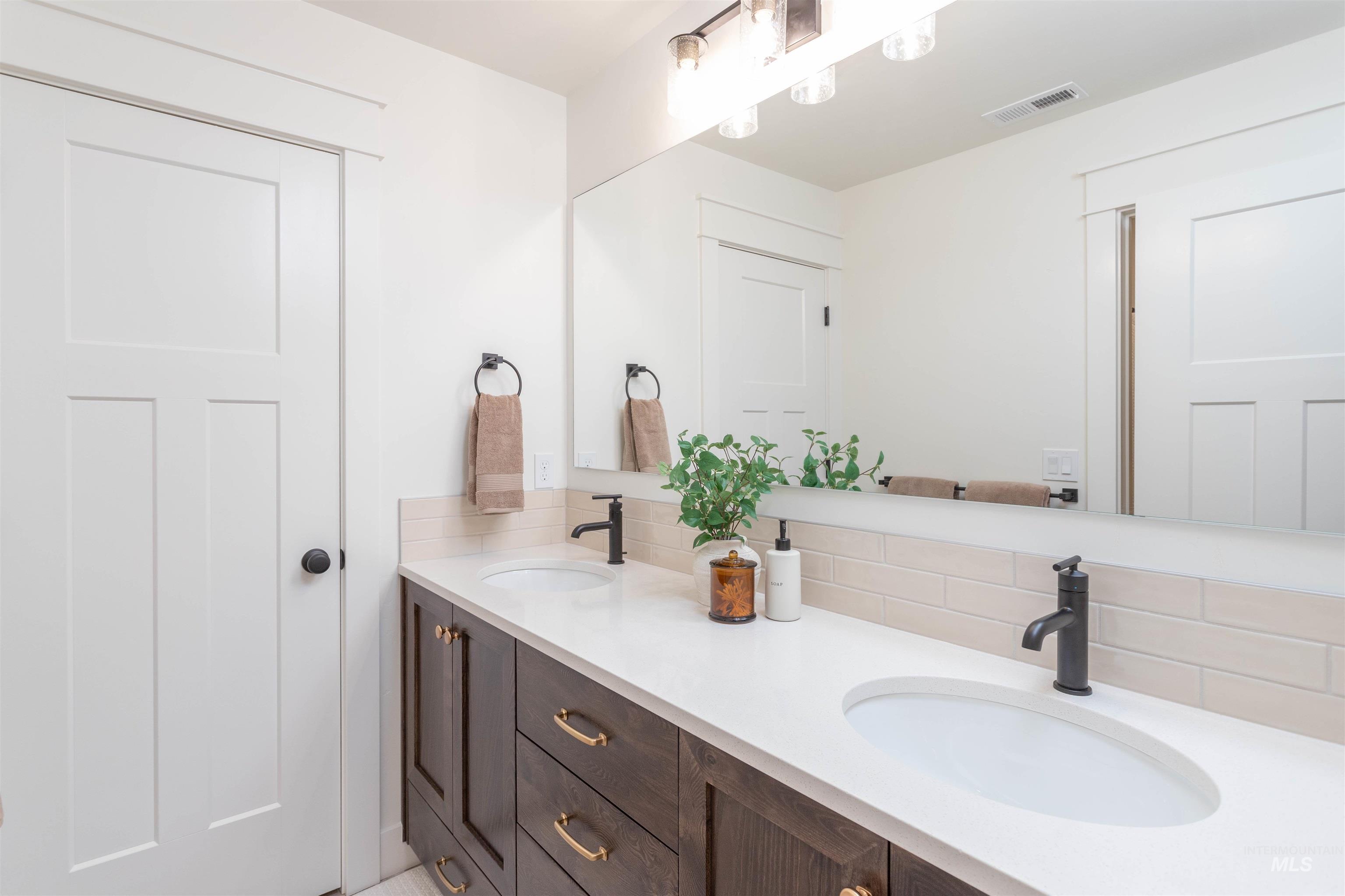 6186 N Holly Springs Ln, Eagle, Idaho 83616, 3 Bedrooms, 2.5 Bathrooms, Residential For Sale, Price $449,900,MLS 98952933