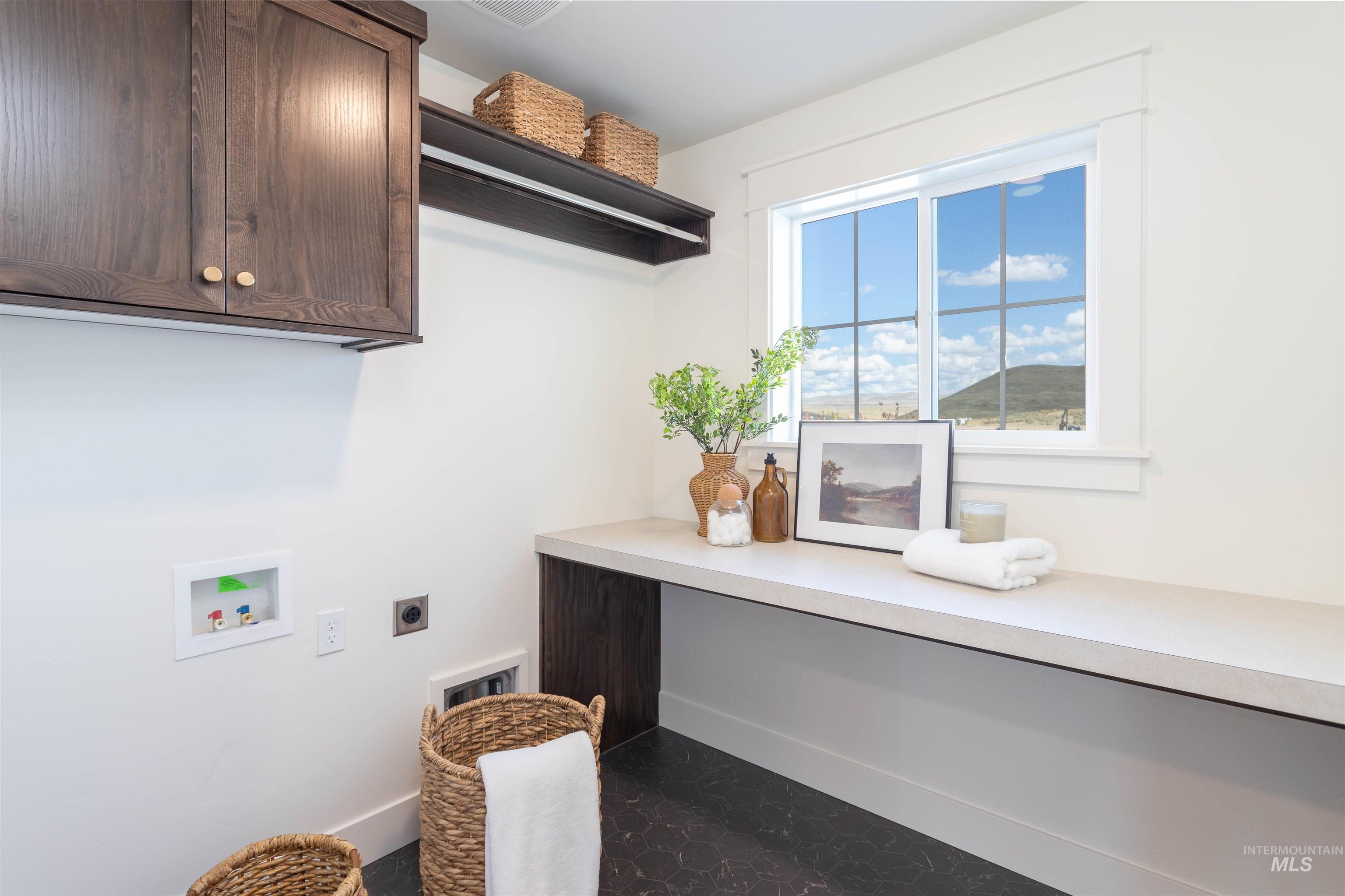 6186 N Holly Springs Ln, Eagle, Idaho 83616, 3 Bedrooms, 2.5 Bathrooms, Residential For Sale, Price $449,900,MLS 98952933