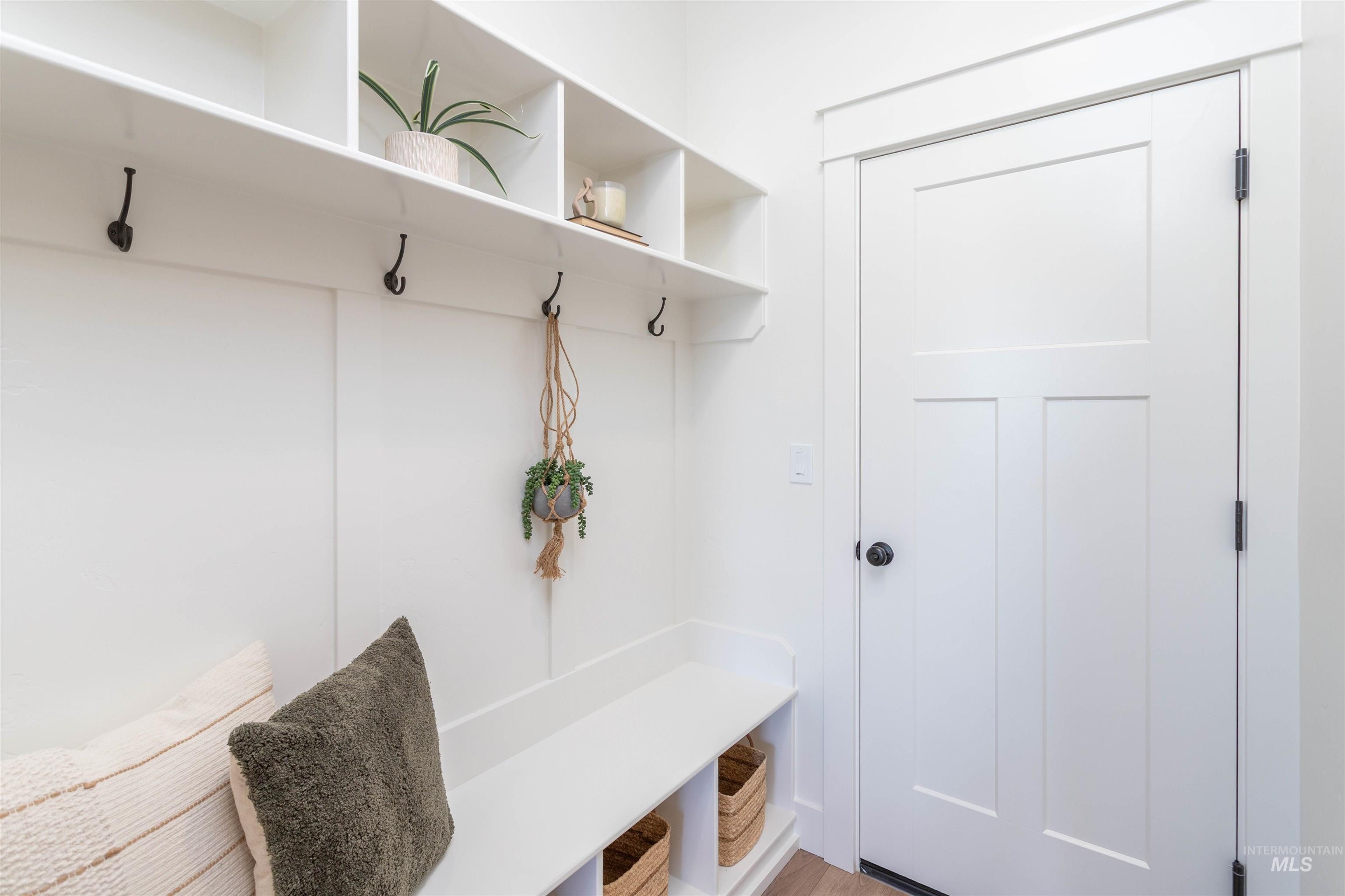 6186 N Holly Springs Ln, Eagle, Idaho 83616, 3 Bedrooms, 2.5 Bathrooms, Residential For Sale, Price $449,900,MLS 98952933