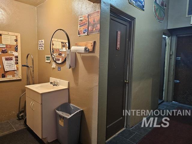 109 N Plymouth Ave, New Plymouth, Idaho 83655, 2 Bedrooms, Business/Commercial For Sale, Price $385,000,MLS 98952963