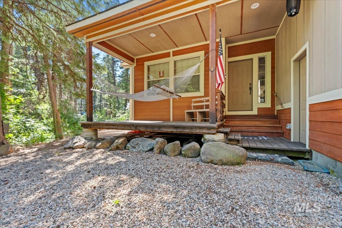 23 Waterline Ln, Cascade, Idaho 83611, 3 Bedrooms, 2 Bathrooms, Residential For Sale, Price $700,000,MLS 98952968