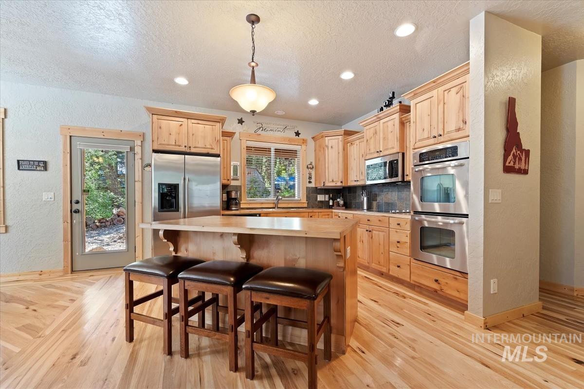 23 Waterline Ln, Cascade, Idaho 83611, 3 Bedrooms, 2 Bathrooms, Residential For Sale, Price $700,000,MLS 98952968