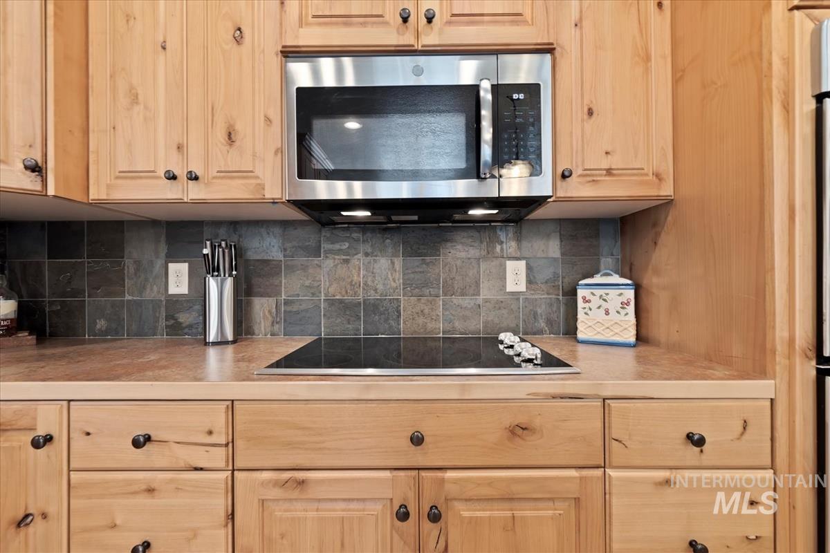 23 Waterline Ln, Cascade, Idaho 83611, 3 Bedrooms, 2 Bathrooms, Residential For Sale, Price $700,000,MLS 98952968