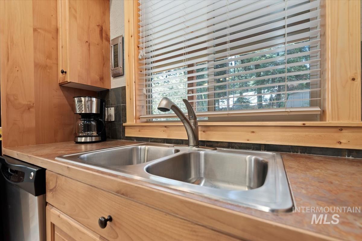 23 Waterline Ln, Cascade, Idaho 83611, 3 Bedrooms, 2 Bathrooms, Residential For Sale, Price $700,000,MLS 98952968