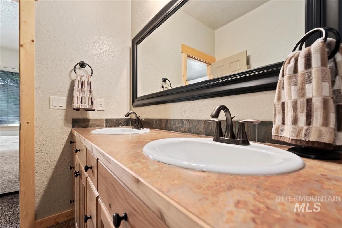 23 Waterline Ln, Cascade, Idaho 83611, 3 Bedrooms, 2 Bathrooms, Residential For Sale, Price $700,000,MLS 98952968