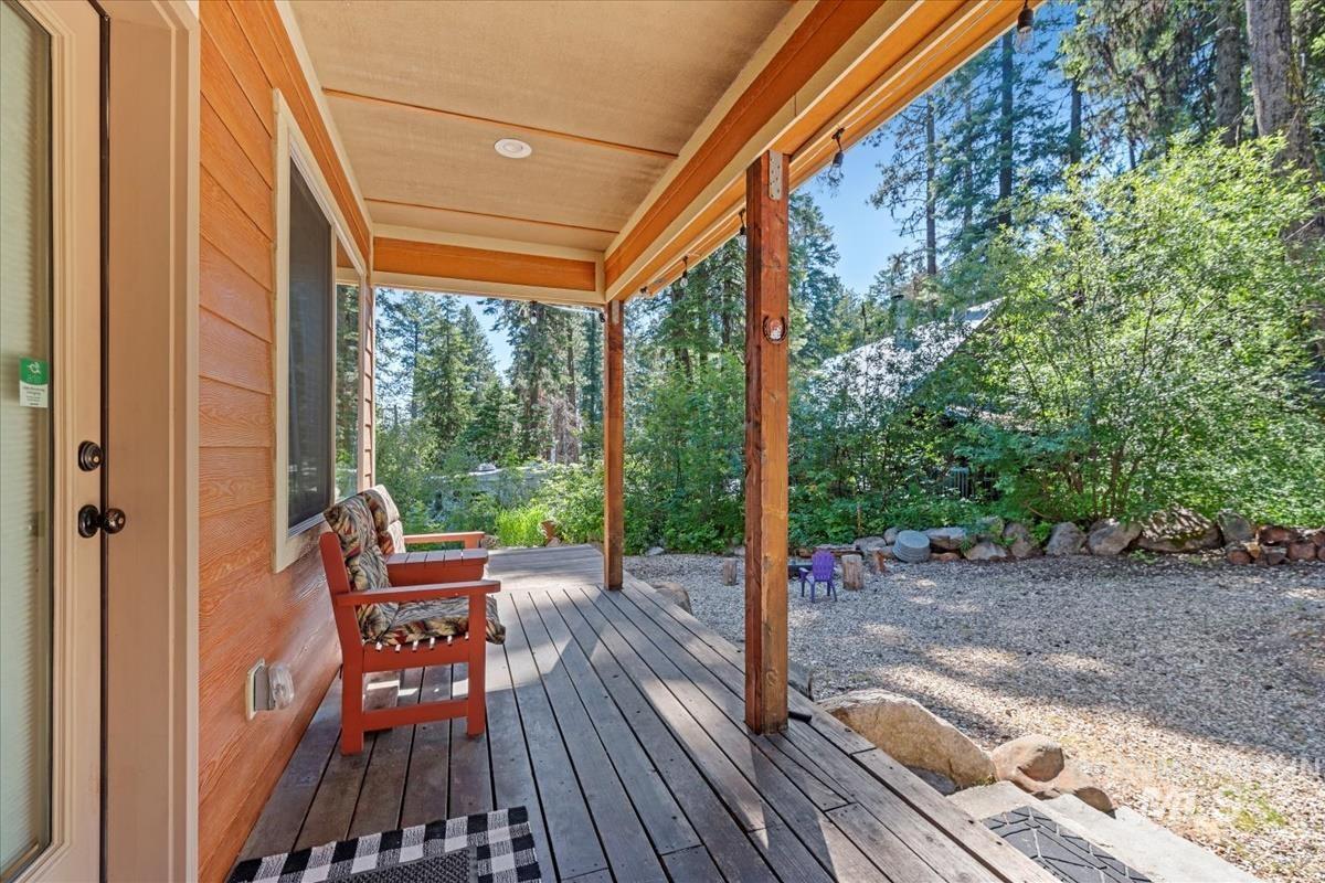 23 Waterline Ln, Cascade, Idaho 83611, 3 Bedrooms, 2 Bathrooms, Residential For Sale, Price $700,000,MLS 98952968