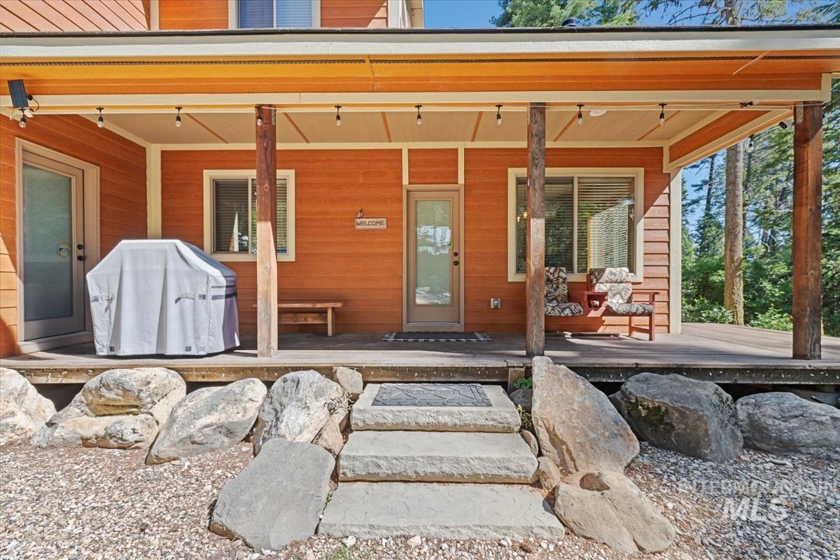 23 Waterline Ln, Cascade, Idaho 83611, 3 Bedrooms, 2 Bathrooms, Residential For Sale, Price $700,000,MLS 98952968