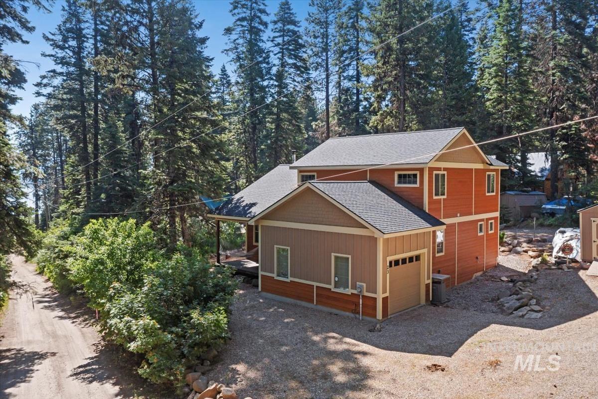 23 Waterline Ln, Cascade, Idaho 83611, 3 Bedrooms, 2 Bathrooms, Residential For Sale, Price $700,000,MLS 98952968