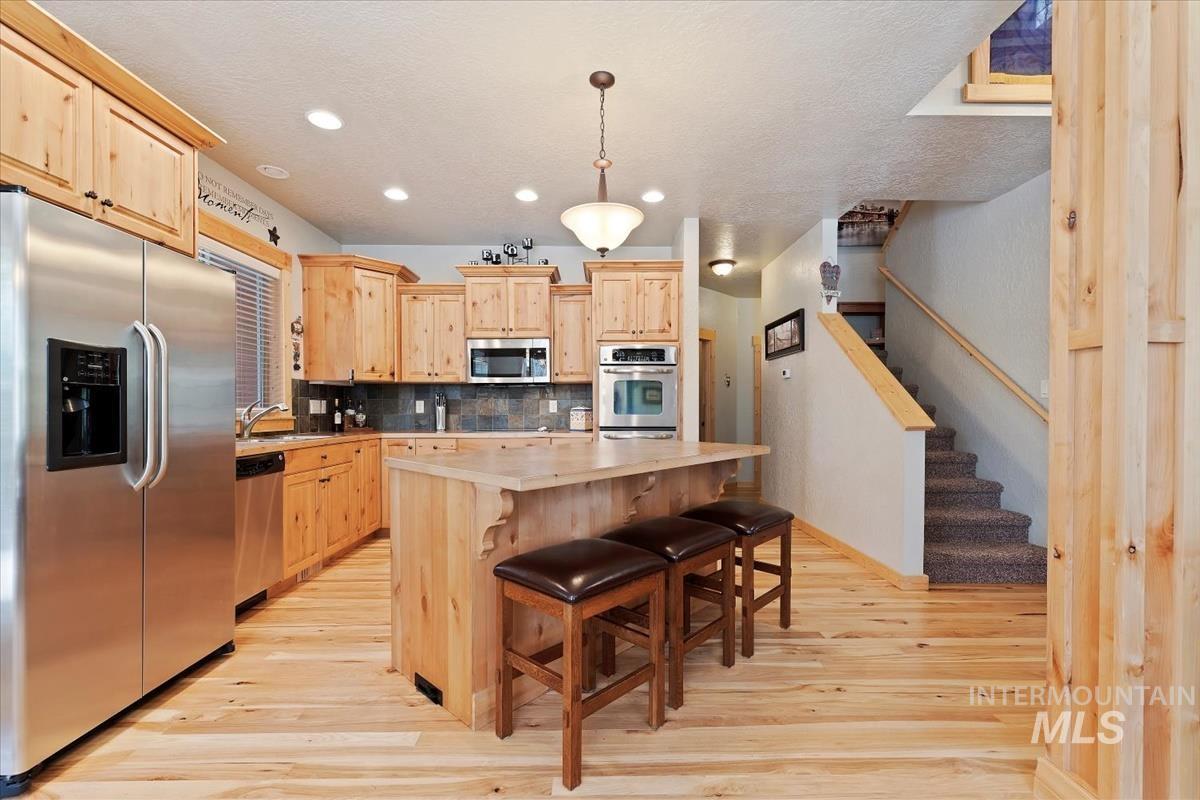 23 Waterline Ln, Cascade, Idaho 83611, 3 Bedrooms, 2 Bathrooms, Residential For Sale, Price $700,000,MLS 98952968