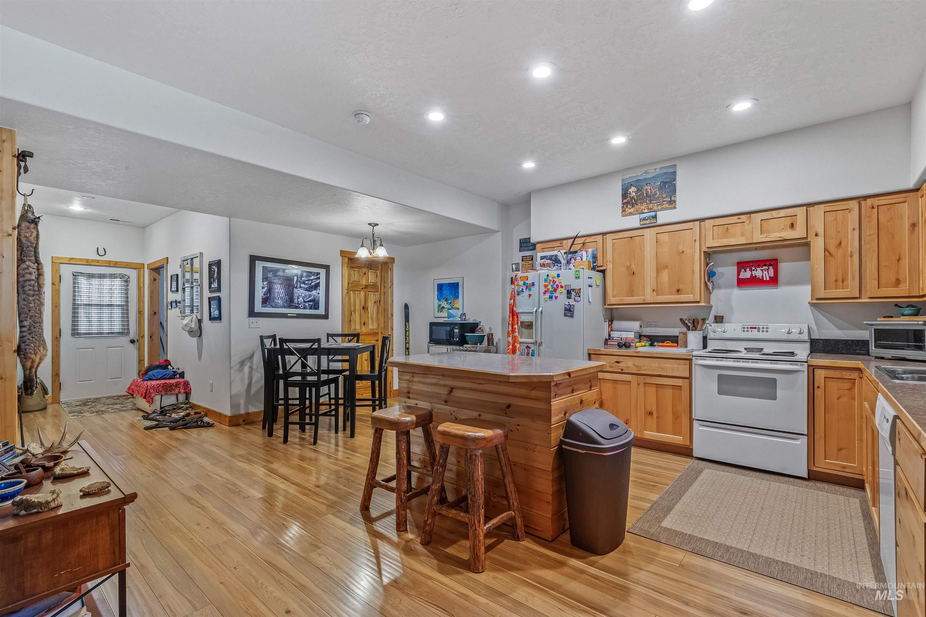 302 Berger St, Riggins, Idaho 83549, 3 Bedrooms, 3 Bathrooms, Residential Income For Sale, Price $1,300,000,MLS 98953017