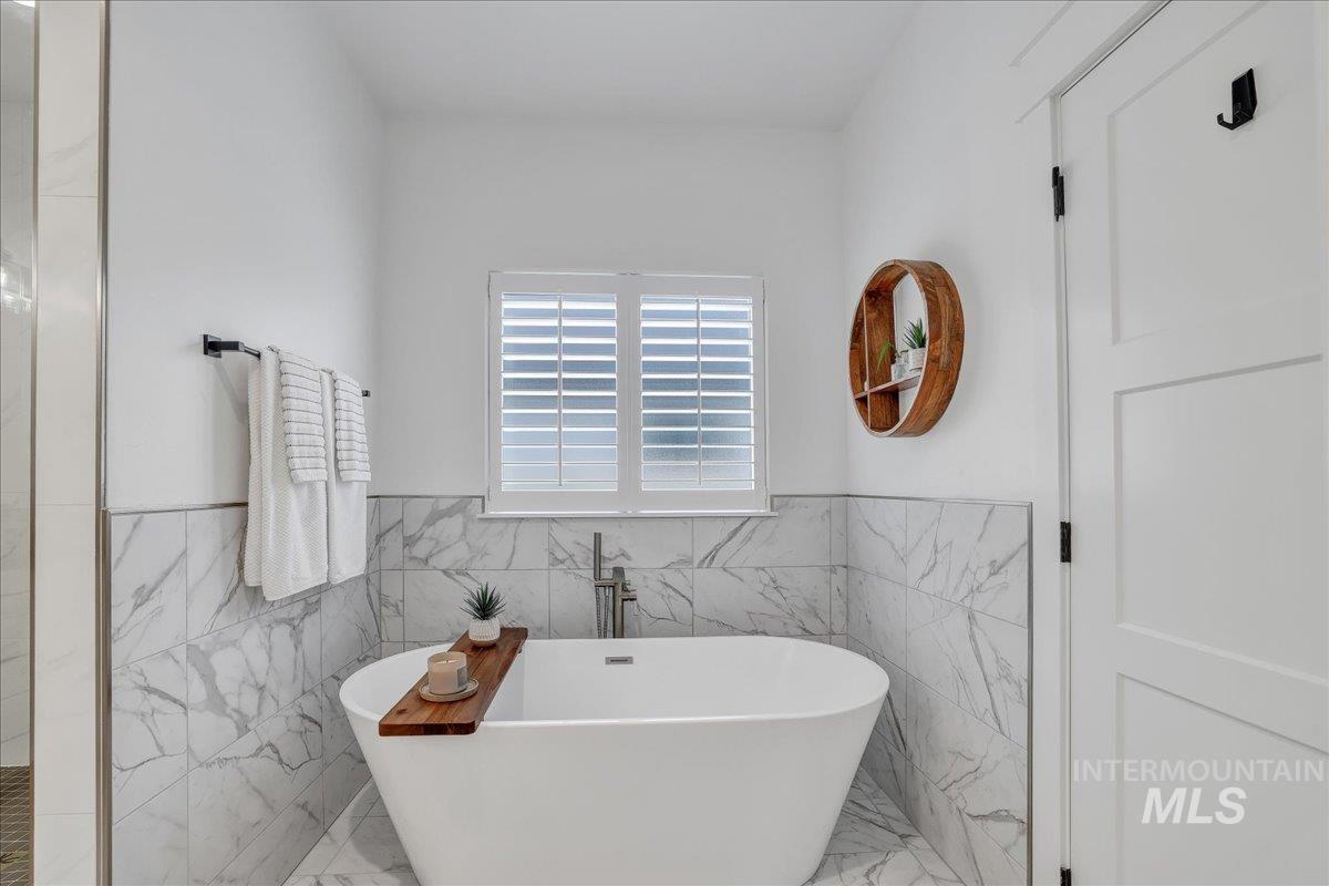 2078 Red Rock Way, Twin Falls, Idaho 83301, 5 Bedrooms, 3.5 Bathrooms, Residential For Sale, Price $699,000,MLS 98953044