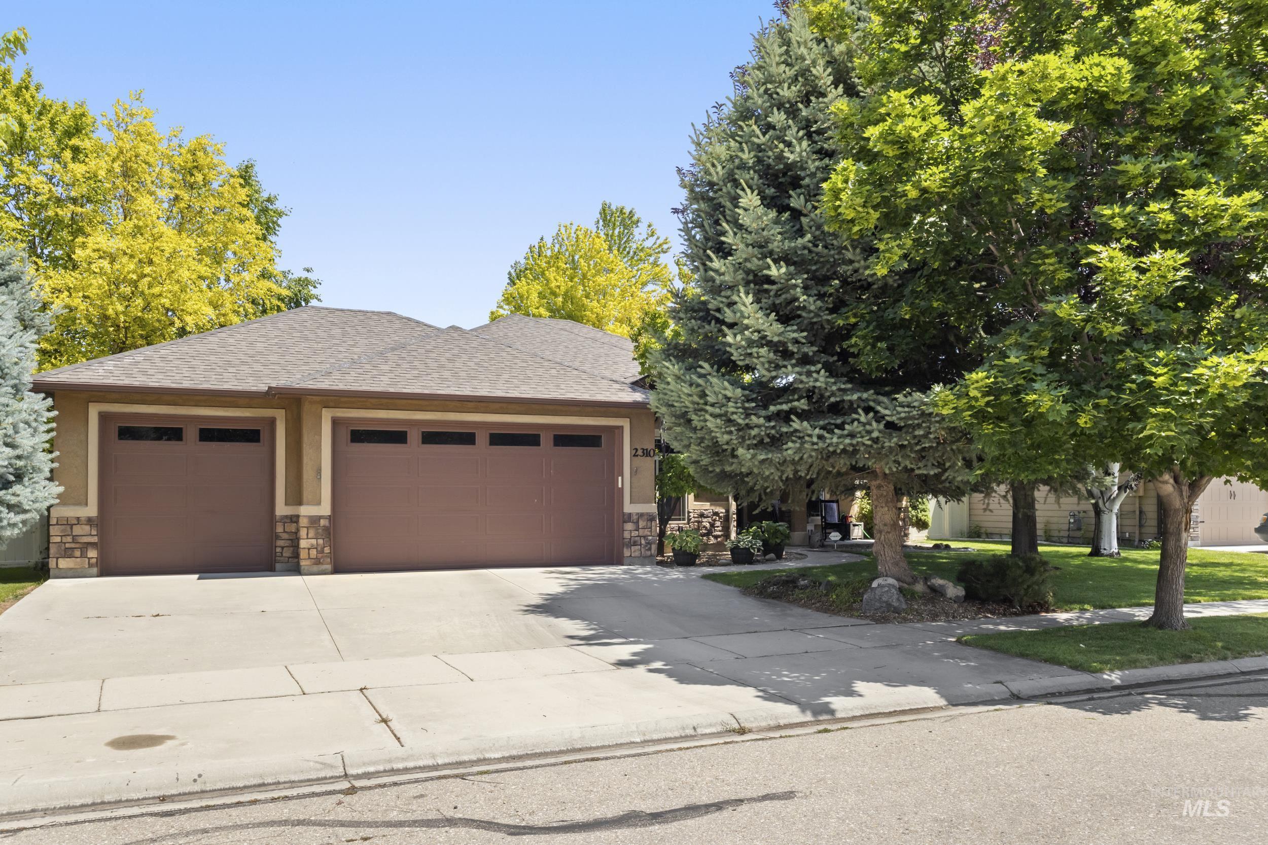 2310 W Herron Loop, Nampa, Idaho 83686, 3 Bedrooms, 2 Bathrooms, Residential For Sale, Price $474,900,MLS 98953130