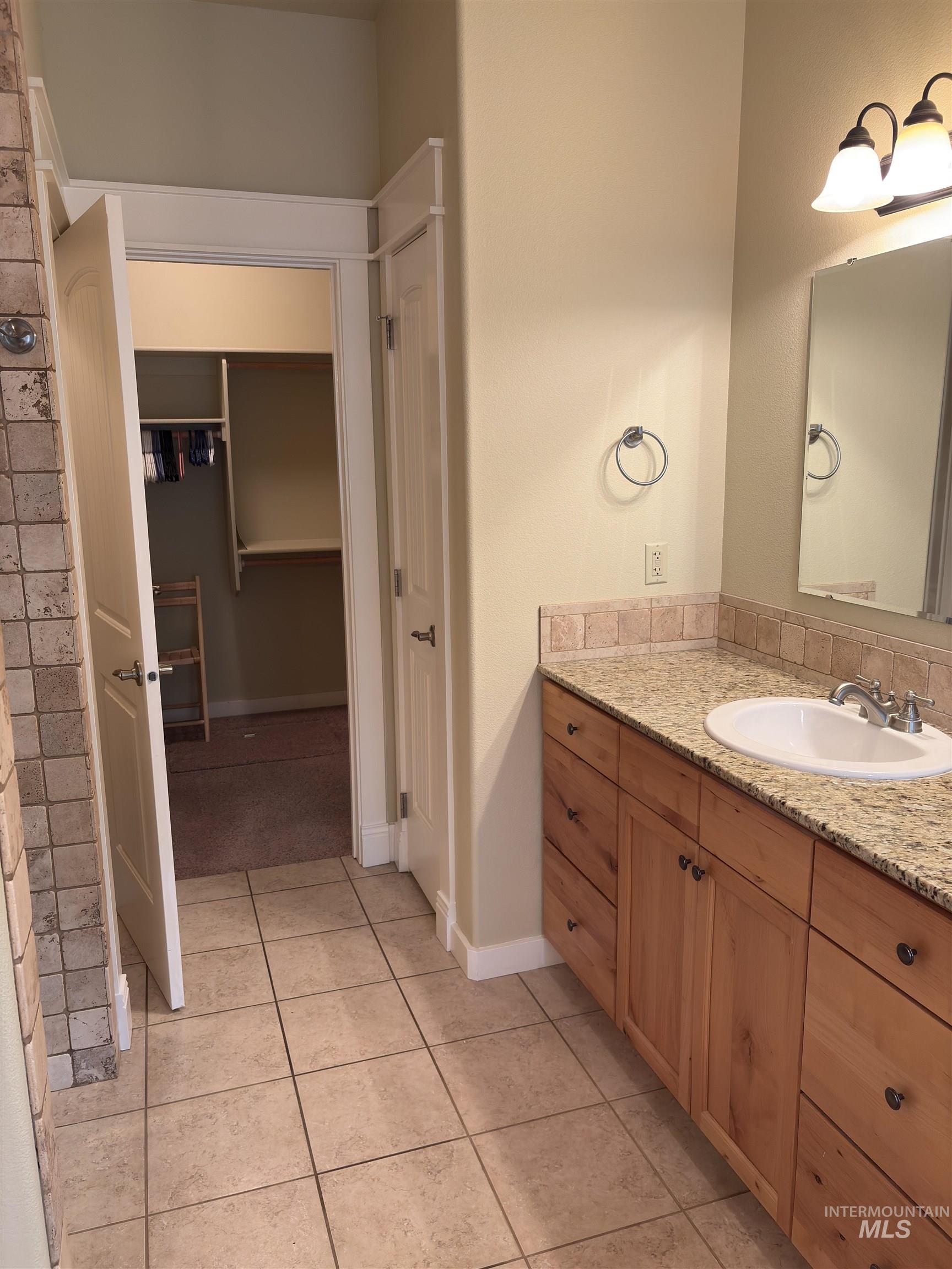 2310 W Herron Loop, Nampa, Idaho 83686, 3 Bedrooms, 2 Bathrooms, Residential For Sale, Price $474,900,MLS 98953130