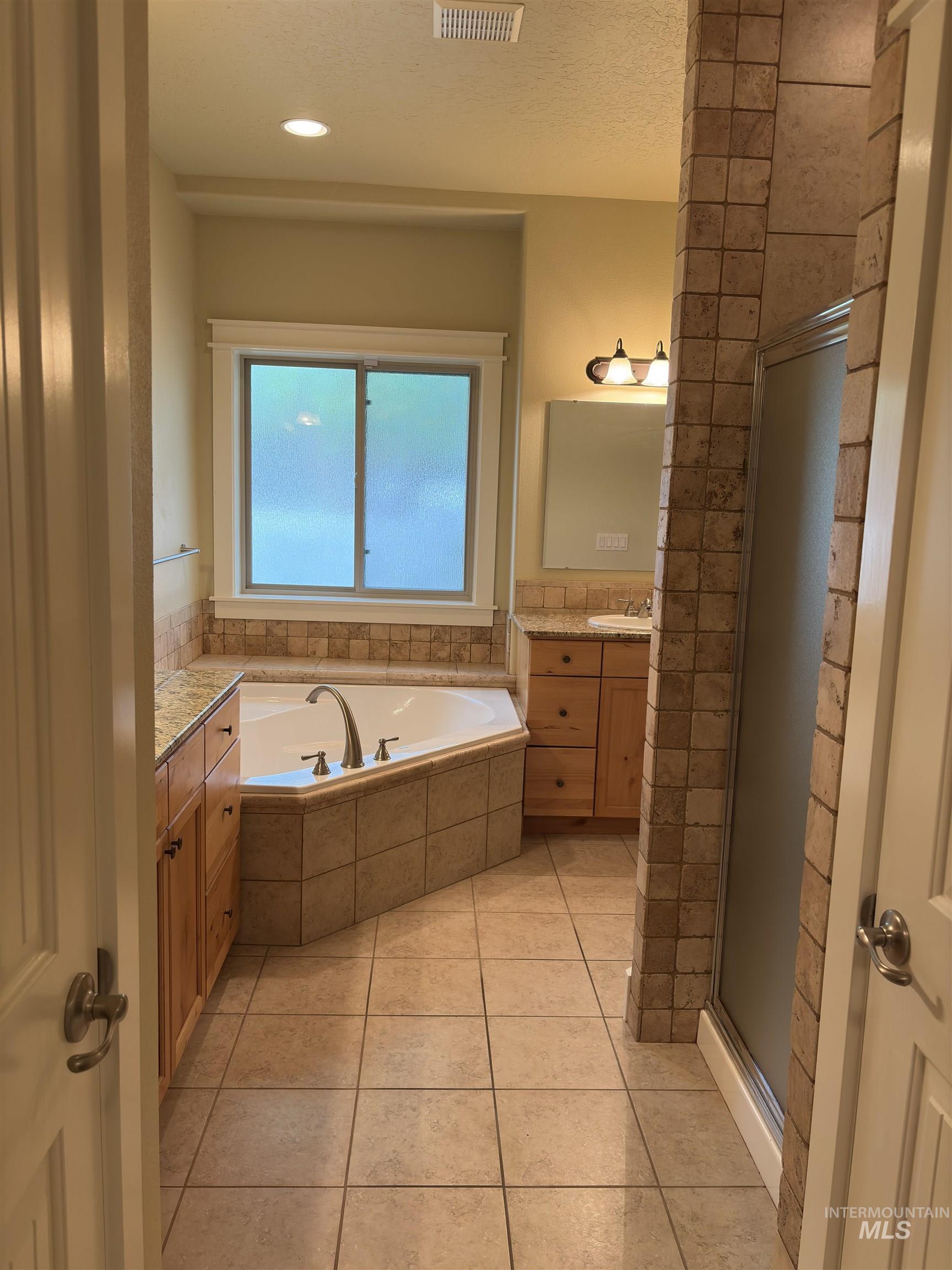 2310 W Herron Loop, Nampa, Idaho 83686, 3 Bedrooms, 2 Bathrooms, Residential For Sale, Price $474,900,MLS 98953130