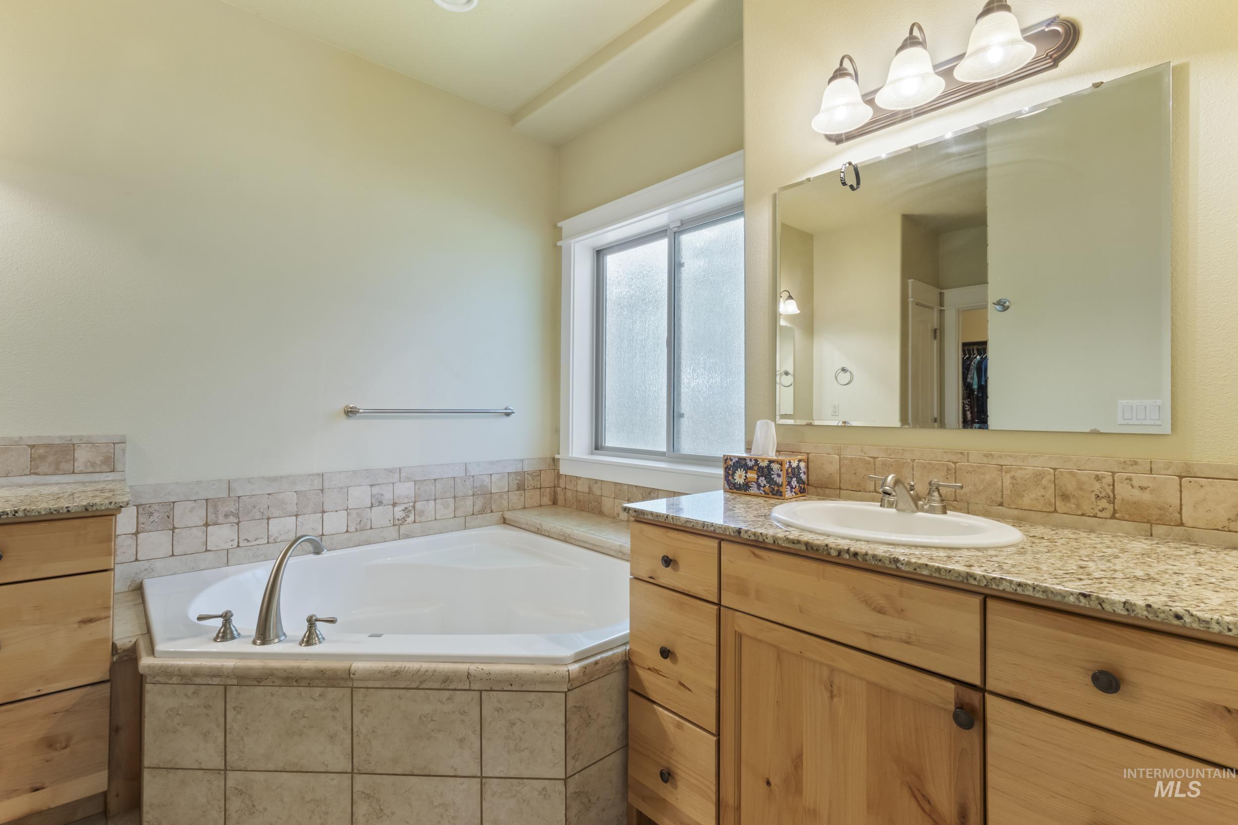 2310 W Herron Loop, Nampa, Idaho 83686, 3 Bedrooms, 2 Bathrooms, Residential For Sale, Price $474,900,MLS 98953130