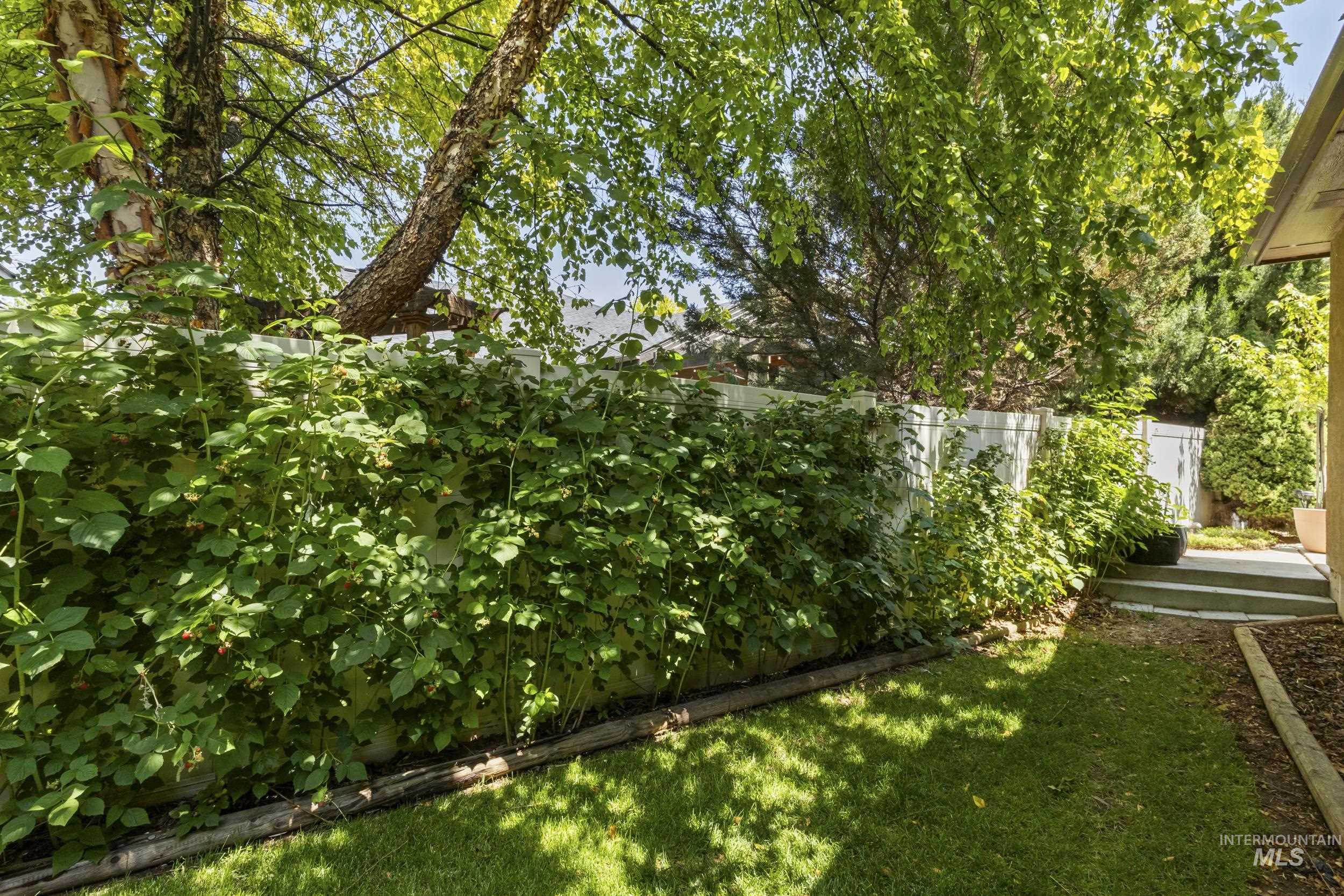 2310 W Herron Loop, Nampa, Idaho 83686, 3 Bedrooms, 2 Bathrooms, Residential For Sale, Price $474,900,MLS 98953130