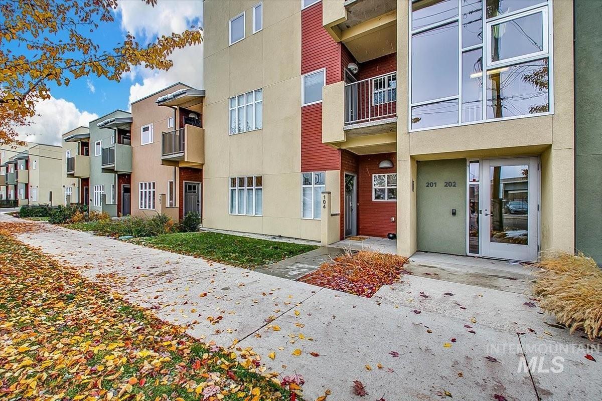 1463 W Grand Ave, Boise, Idaho 83702, 2 Bedrooms, 1 Bathroom, Residential For Sale, Price $399,900,MLS 98953349