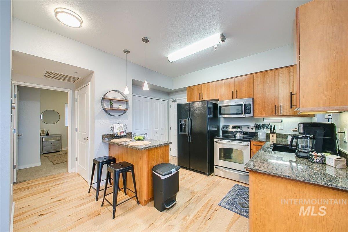 1463 W Grand Ave, Boise, Idaho 83702, 2 Bedrooms, 1 Bathroom, Residential For Sale, Price $399,900,MLS 98953349