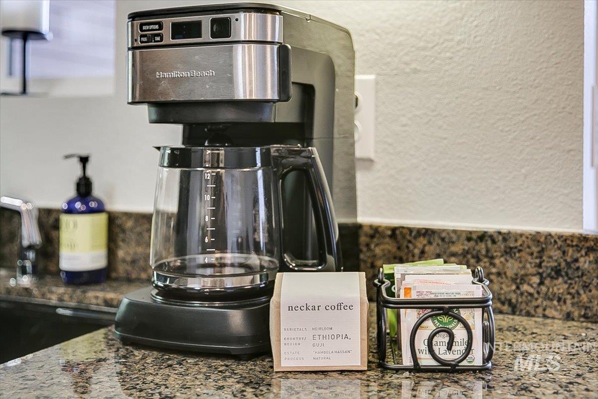 1463 W Grand Ave, Boise, Idaho 83702, 2 Bedrooms, 1 Bathroom, Residential For Sale, Price $399,900,MLS 98953349