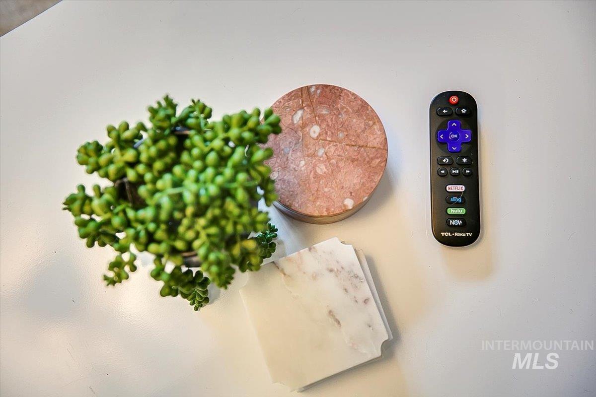 1463 W Grand Ave, Boise, Idaho 83702, 2 Bedrooms, 1 Bathroom, Residential For Sale, Price $399,900,MLS 98953349