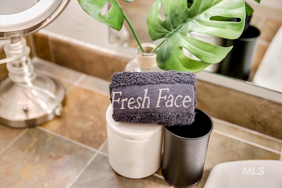 1463 W Grand Ave, Boise, Idaho 83702, 2 Bedrooms, 1 Bathroom, Residential For Sale, Price $399,900,MLS 98953349