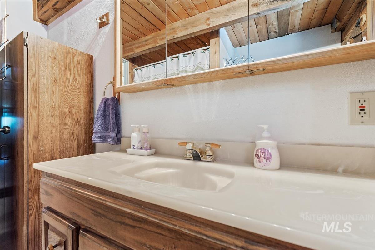 117 Alder Dr, Lowman, Idaho 83637, 4 Bedrooms, 2 Bathrooms, Residential For Sale, Price $575,000,MLS 98953414