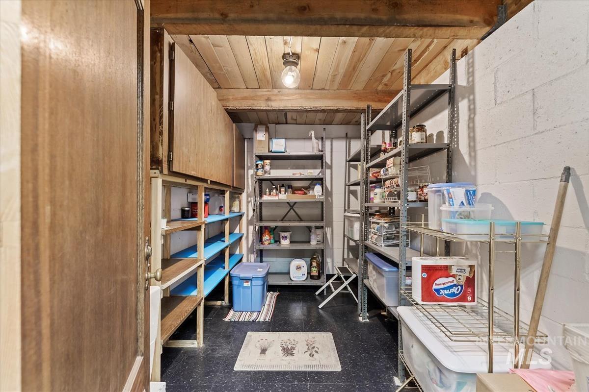 117 Alder Dr, Lowman, Idaho 83637, 4 Bedrooms, 2 Bathrooms, Residential For Sale, Price $575,000, 98953414